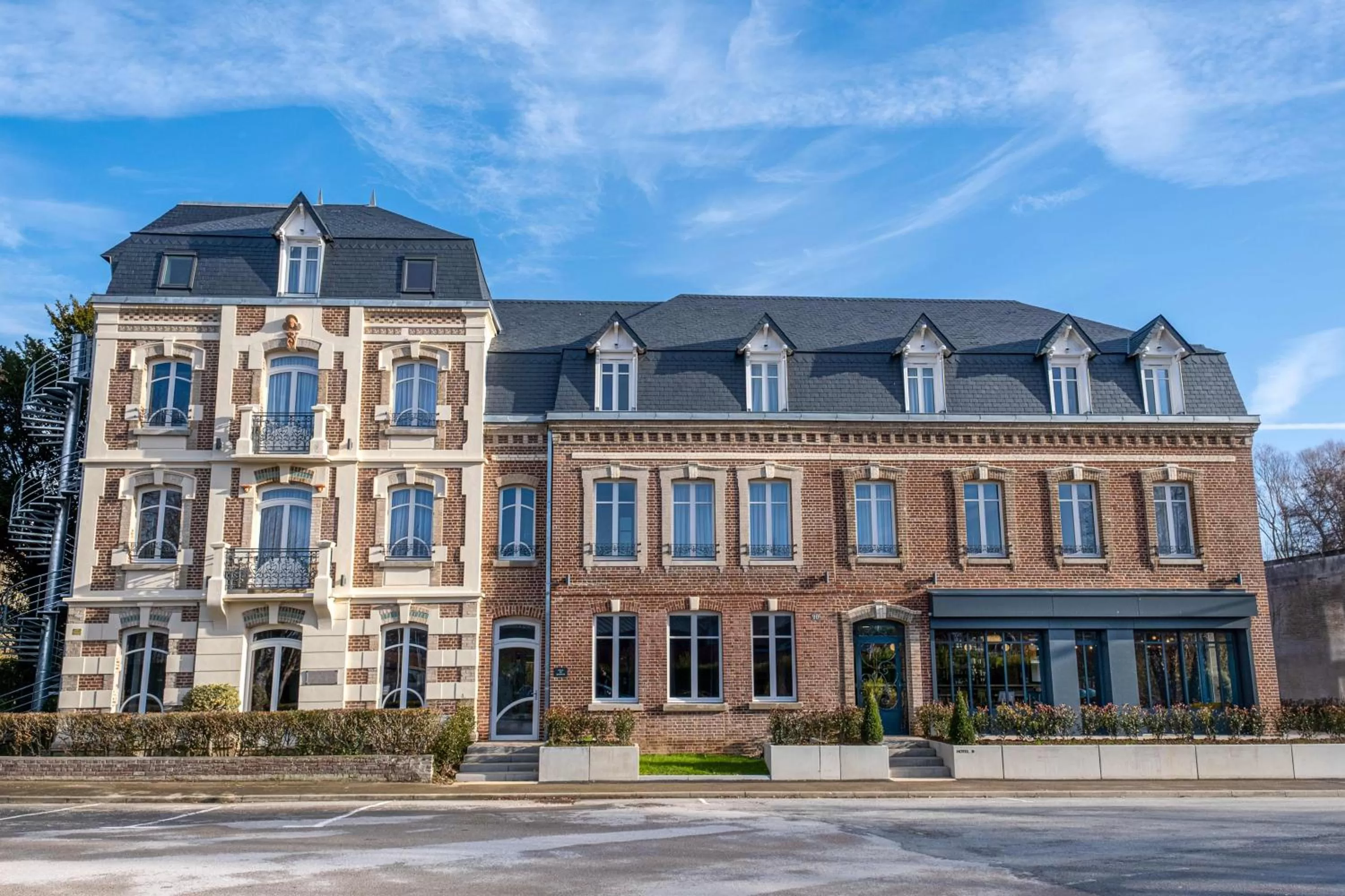 Mayrena Hotel Restaurant