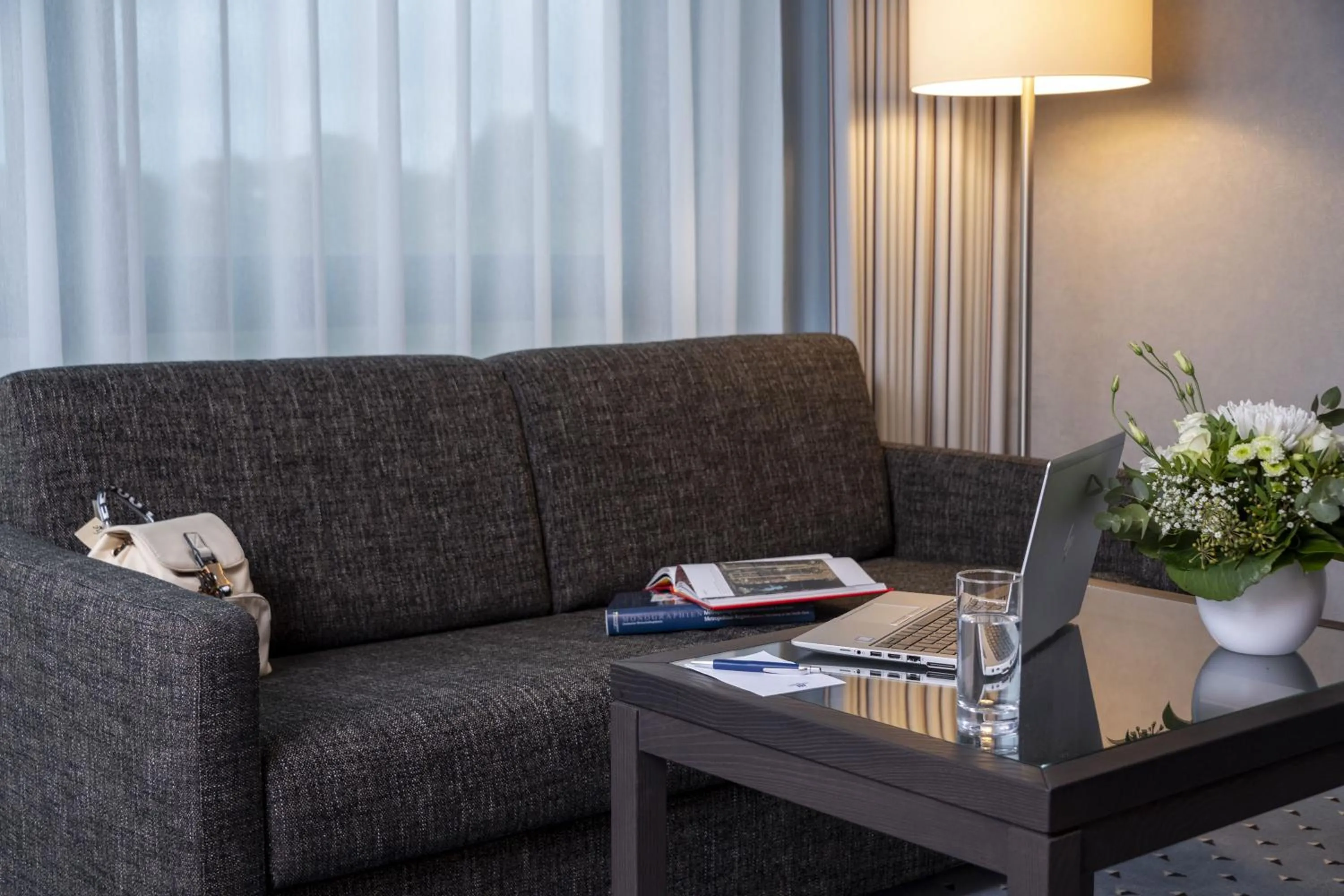 Seating area in Maritim Hotel Bremen