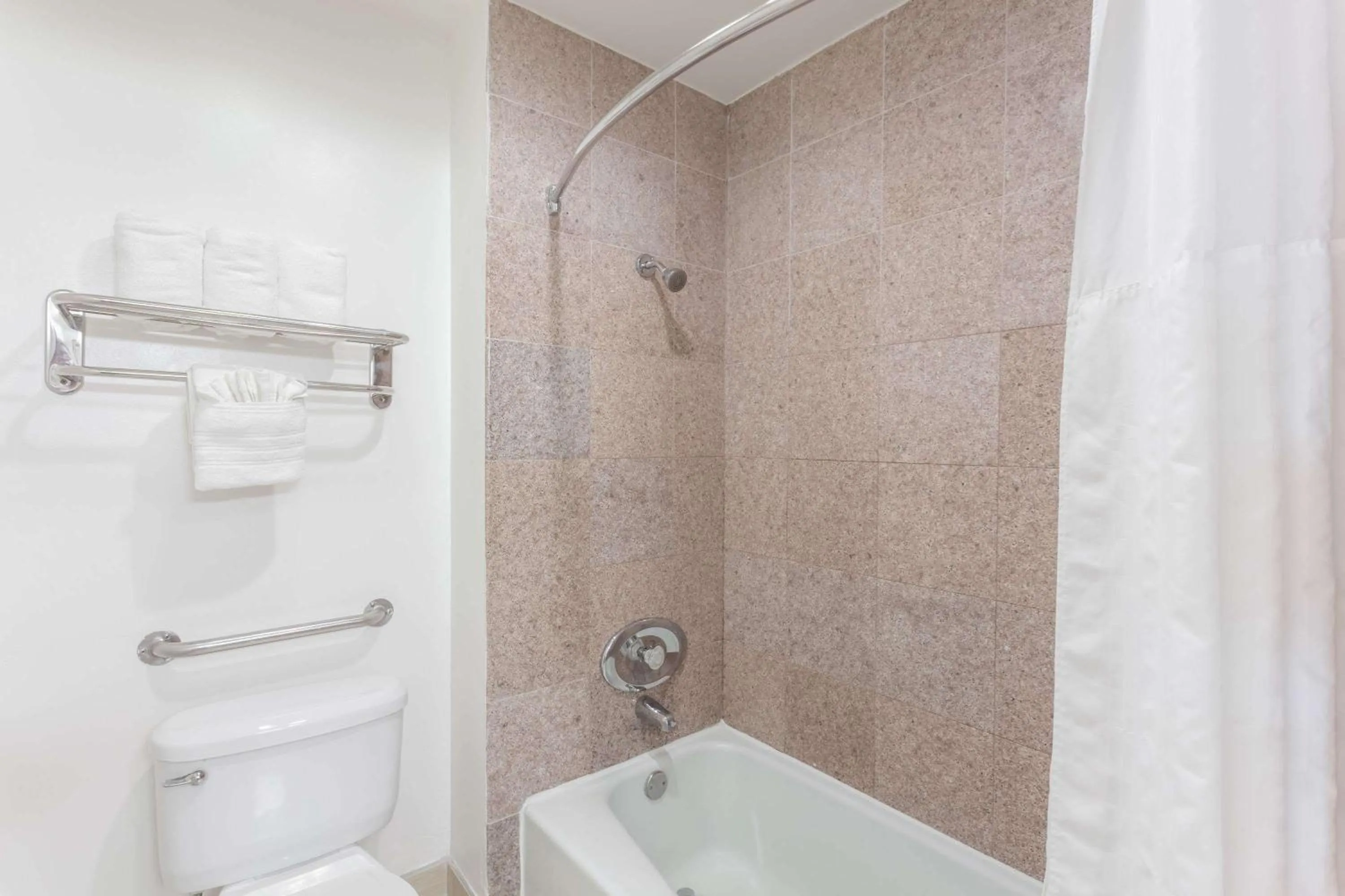 Bathroom in Howard Johnson by Wyndham San Diego Hotel Circle