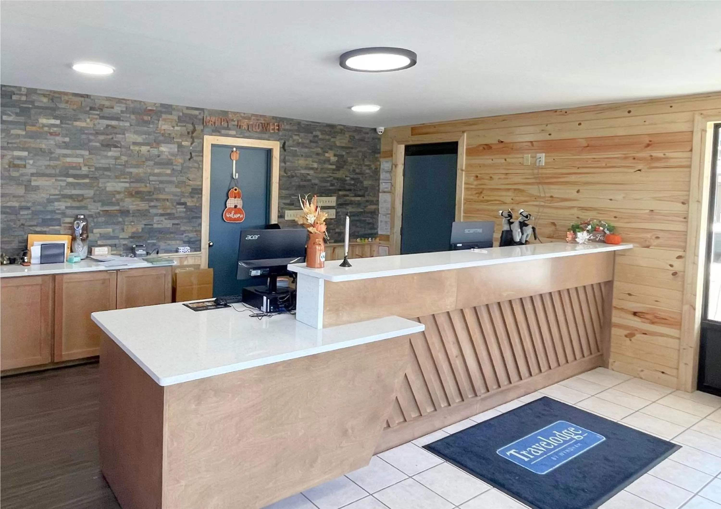 Lobby or reception in Travelodge by Wyndham Pigeon Forge Dollywood Lane