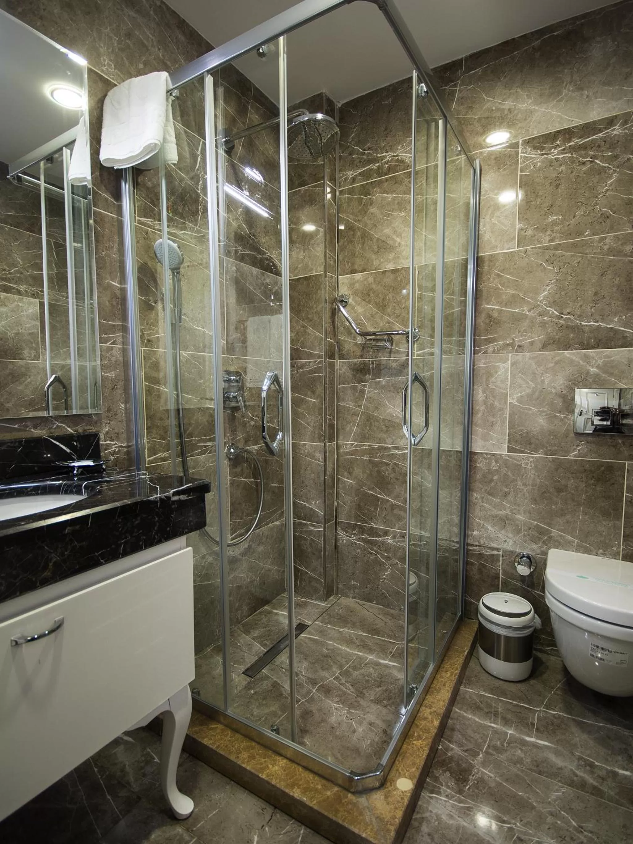 Toilet in Antusa Palace Hotel & Spa