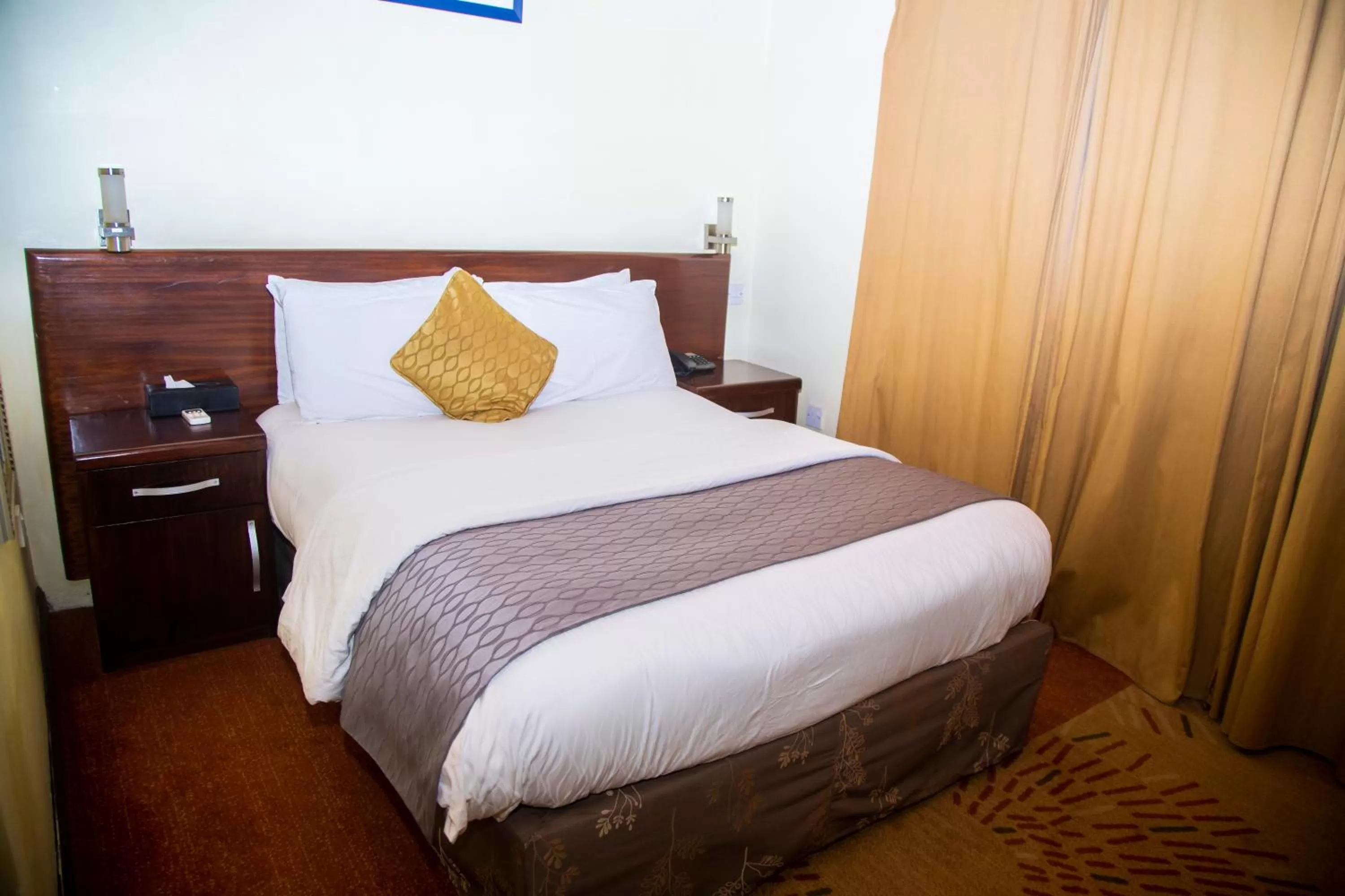 Bedroom, Bed in Airside Hotel