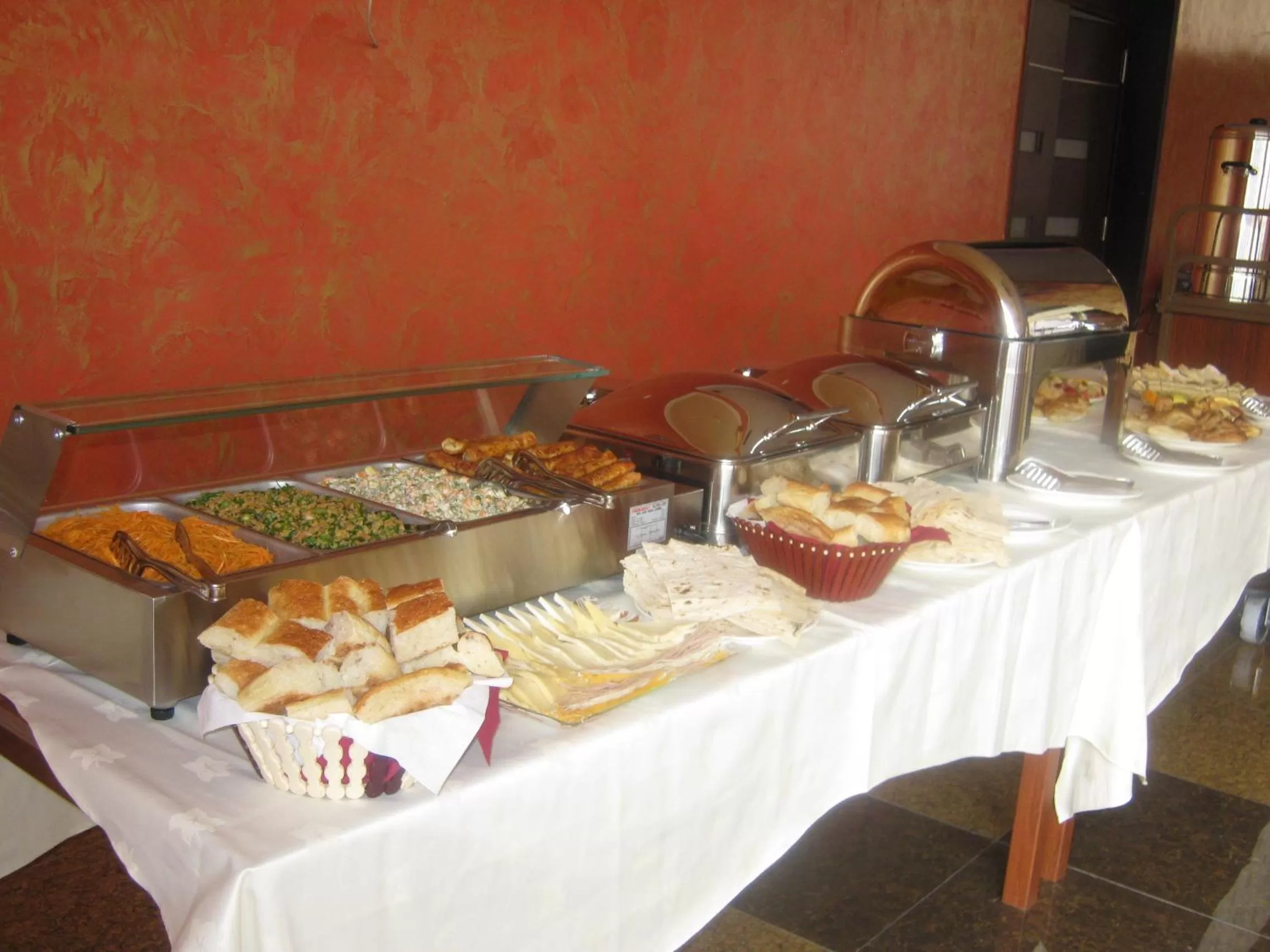 Restaurant/places to eat in Diana Hotel