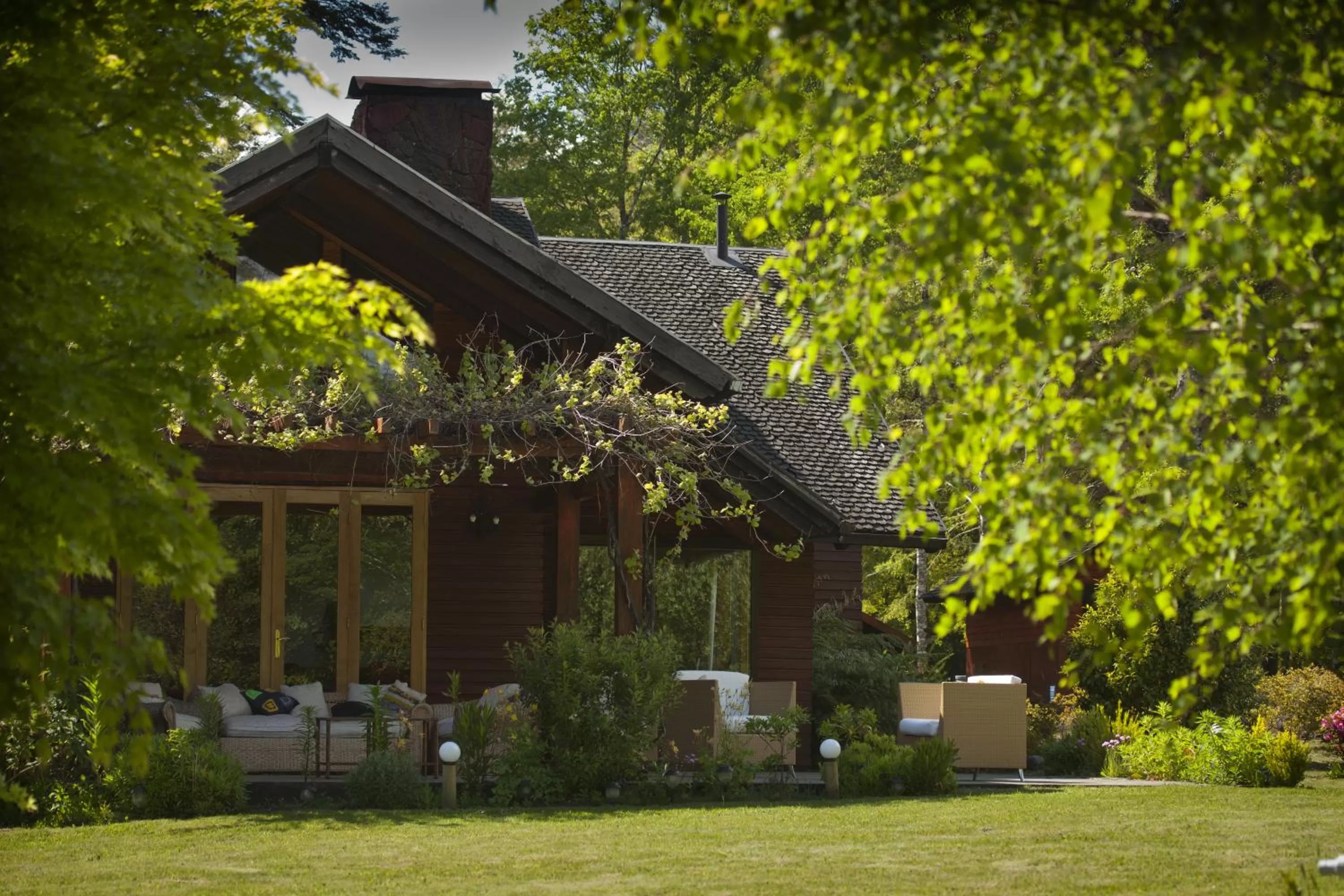 Facade/entrance in Hotel Posada del Río - Parque Metreñehue
