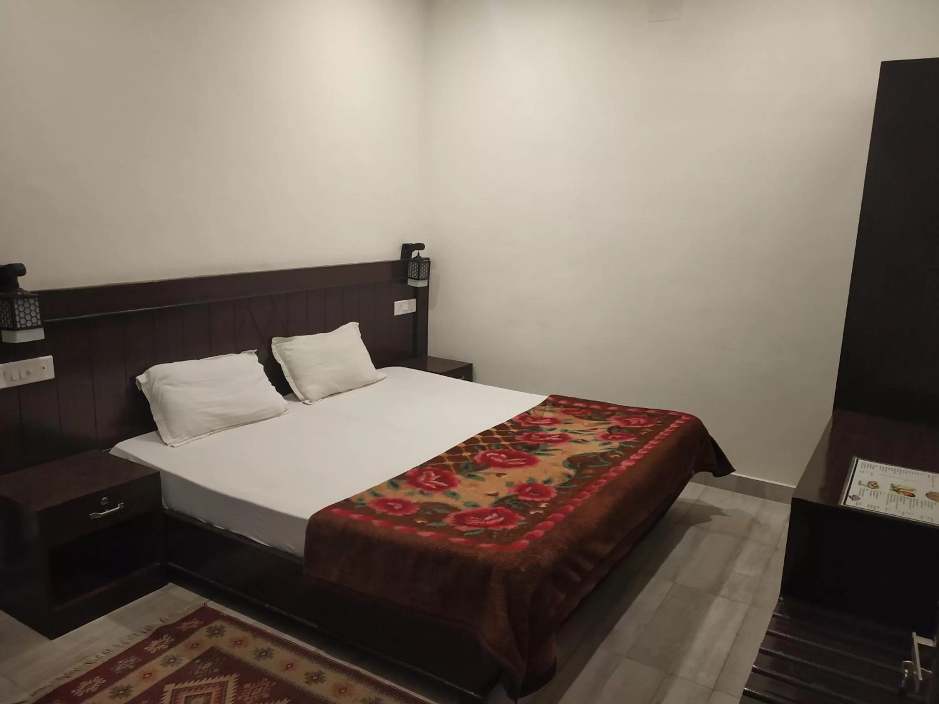 Bed in Hotel Ramayana Khajuraho