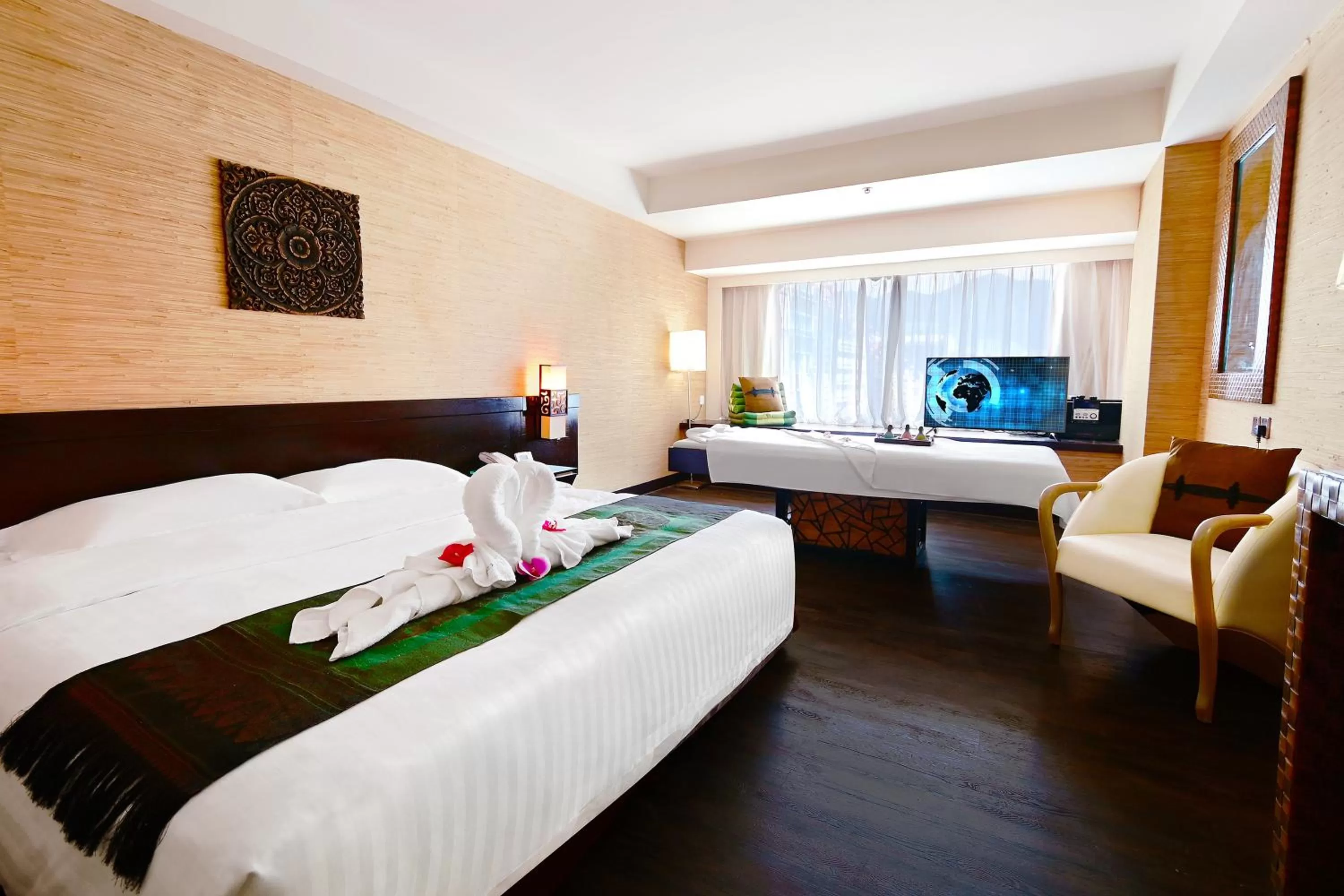 Bed in Regal Riverside Hotel