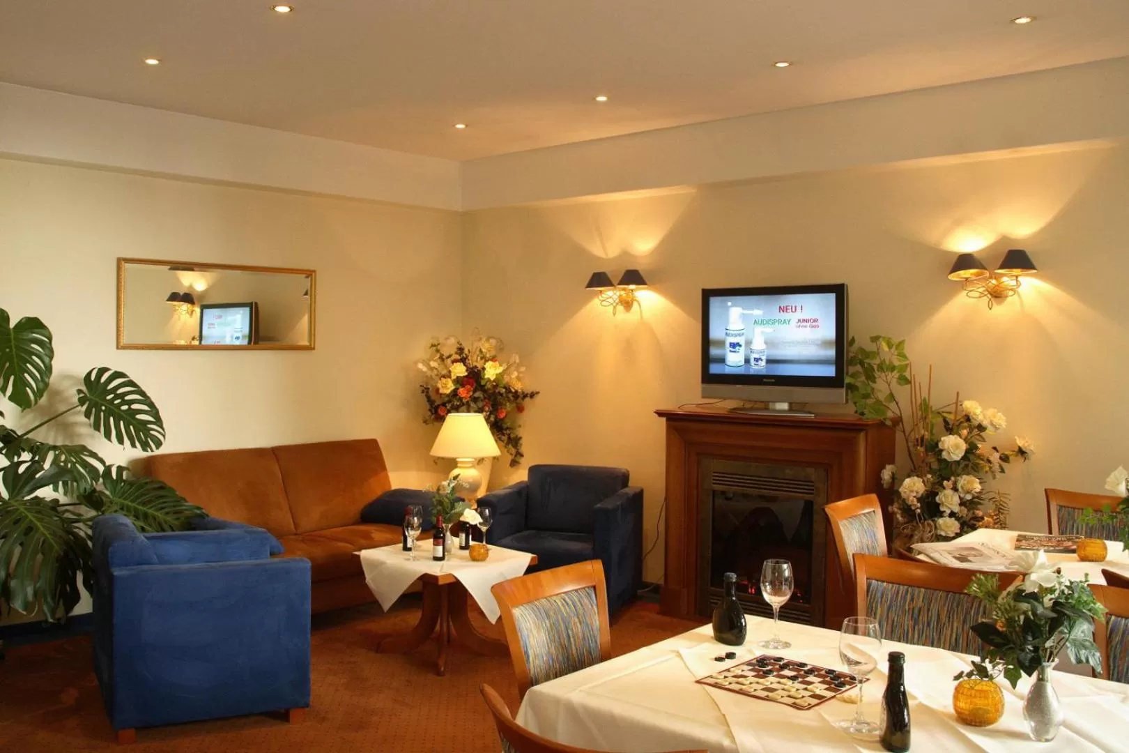 Communal lounge/ TV room in Thermen-Hotel Rottaler Hof