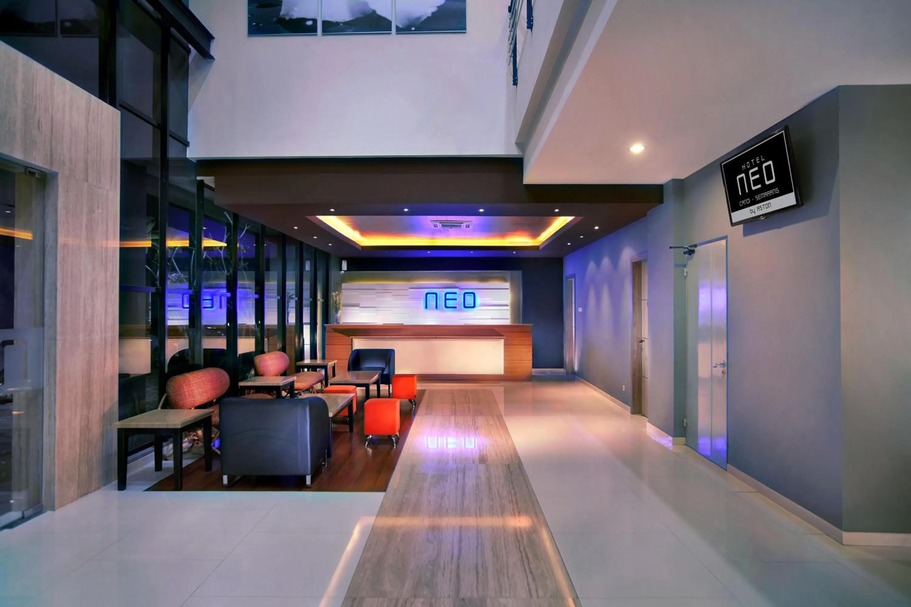 Lobby or reception in Hotel Neo Candi Simpang Lima - Semarang by ASTON