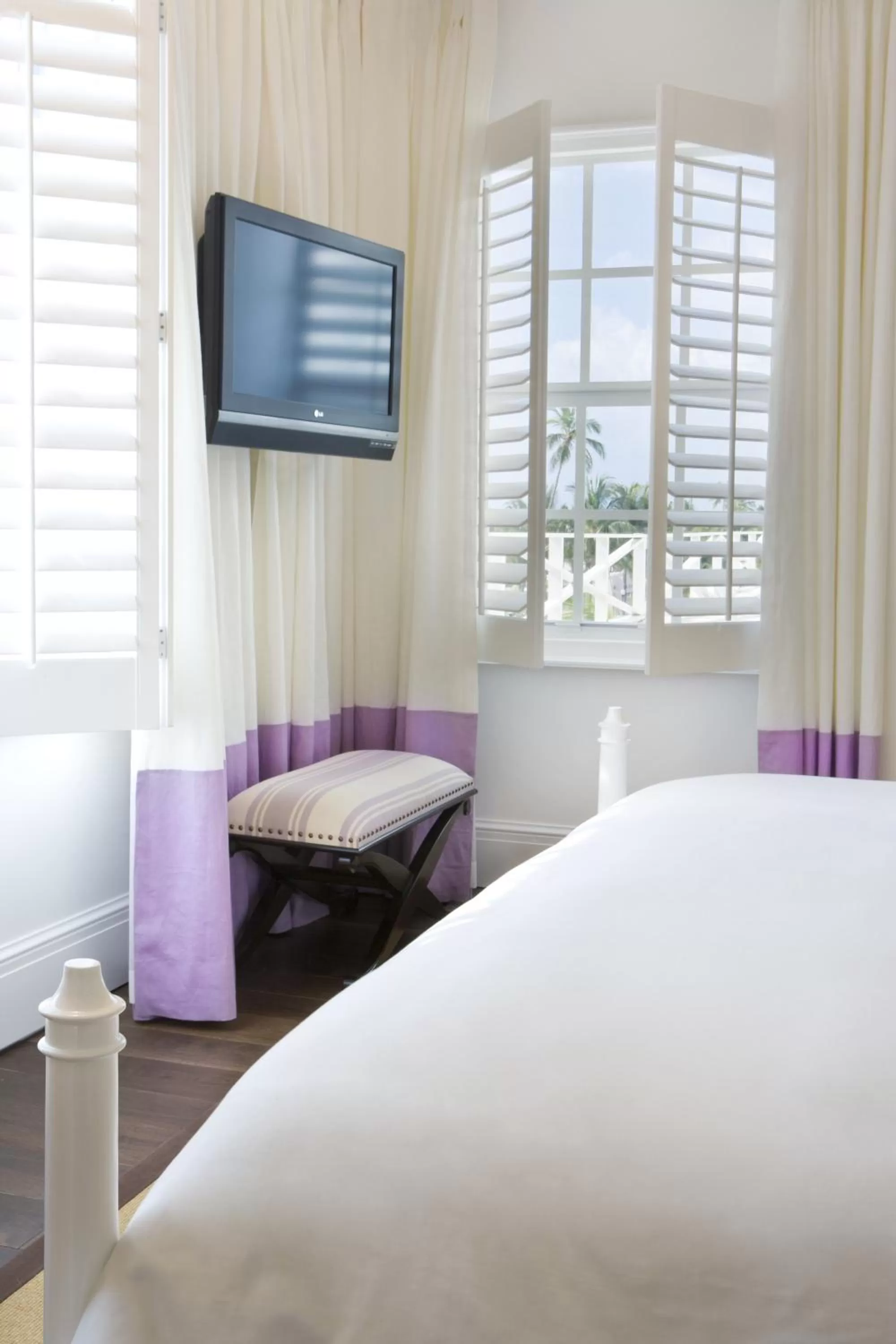 Bedroom, Bed in The Betsy Hotel, South Beach