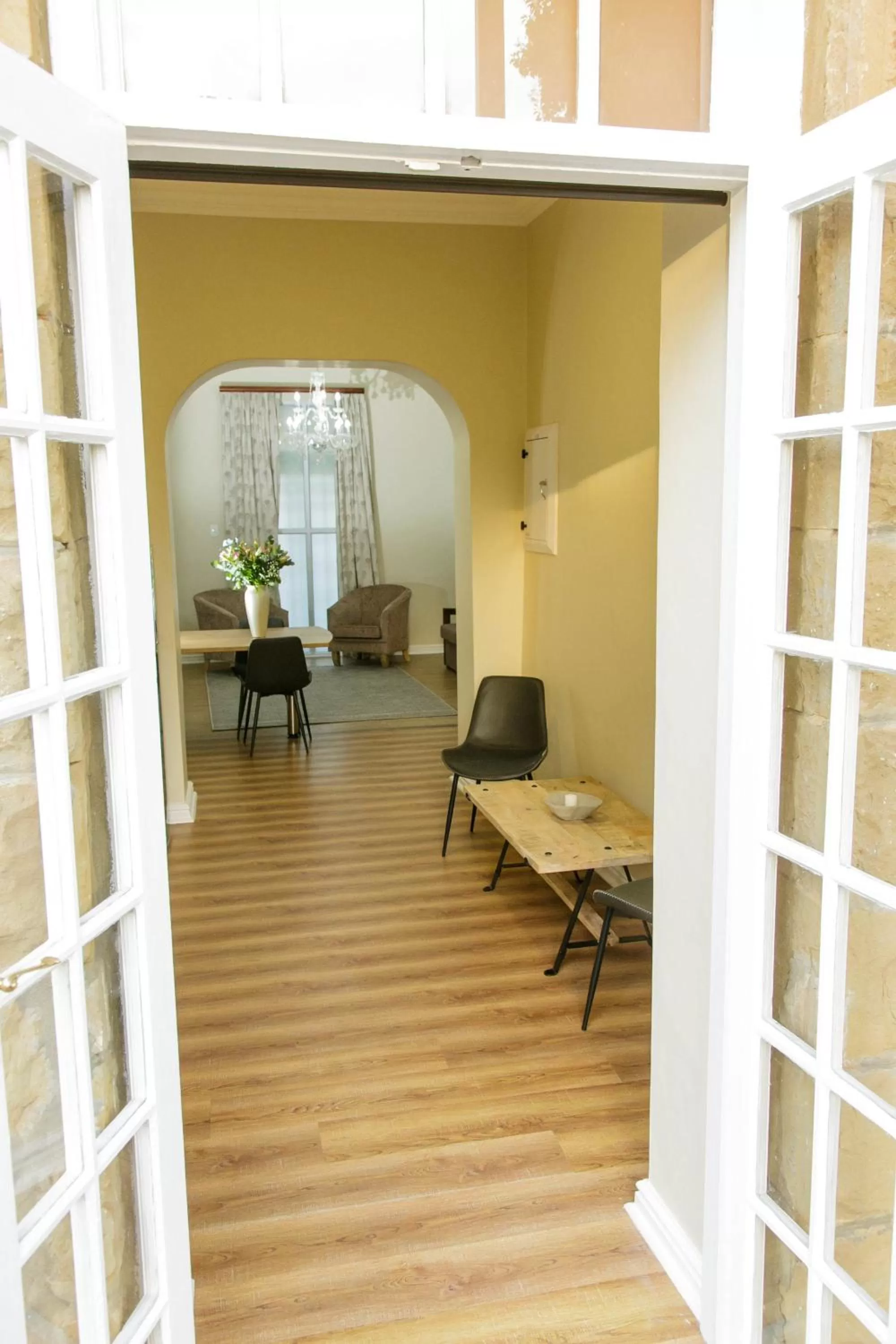 Seating area in Queen's Hotel by BON Hotels