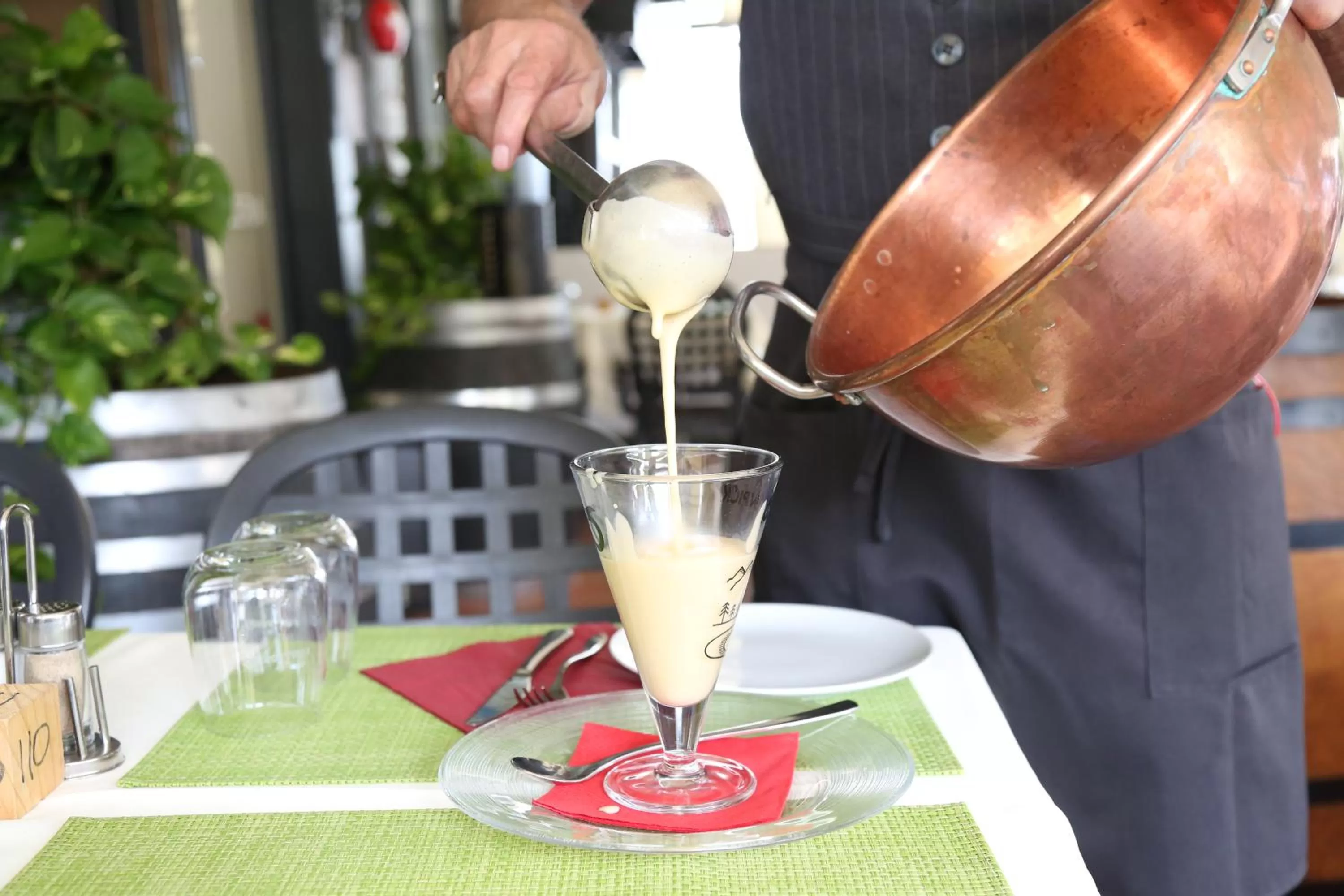 Restaurant/places to eat in Al Pozz Boutique Resort