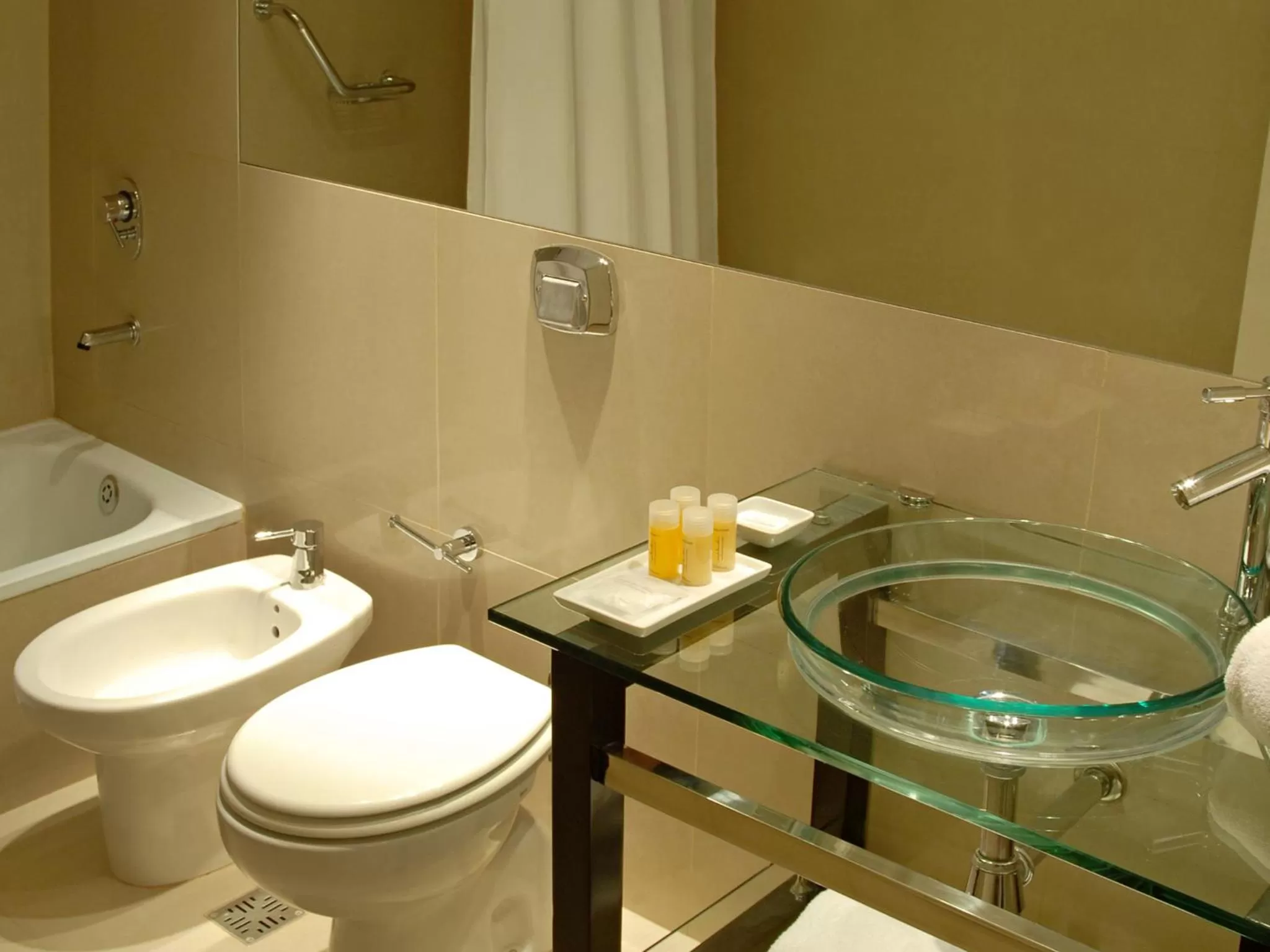 Bathroom in Dazzler by Wyndham Buenos Aires Maipu