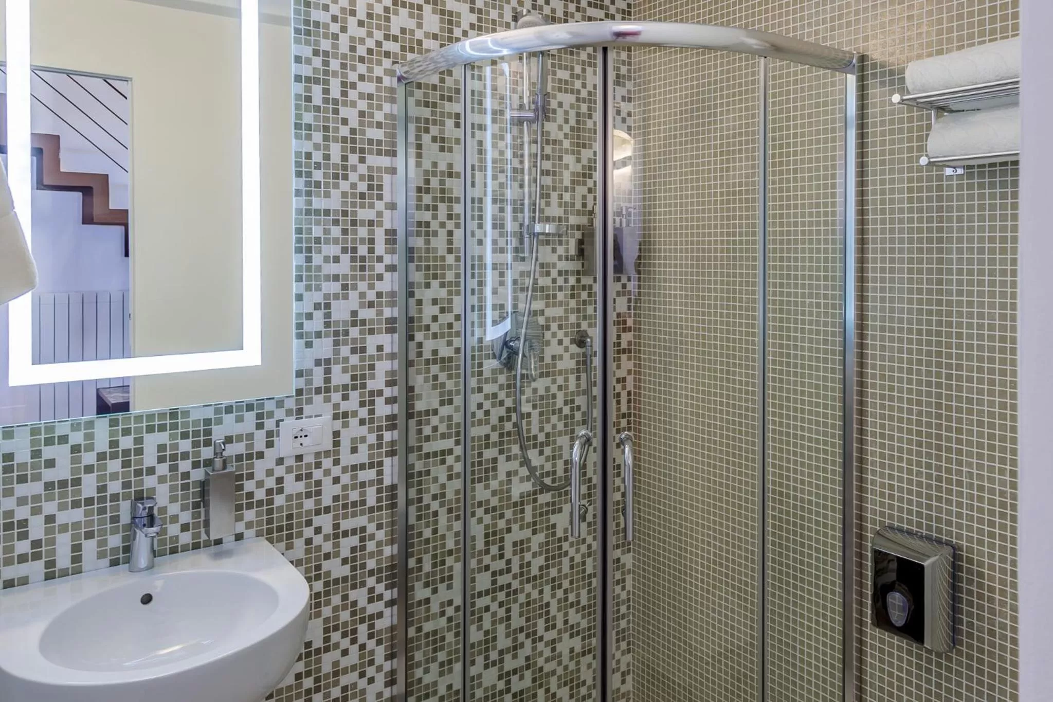 Shower in Le Maestranze Deluxe Rooms