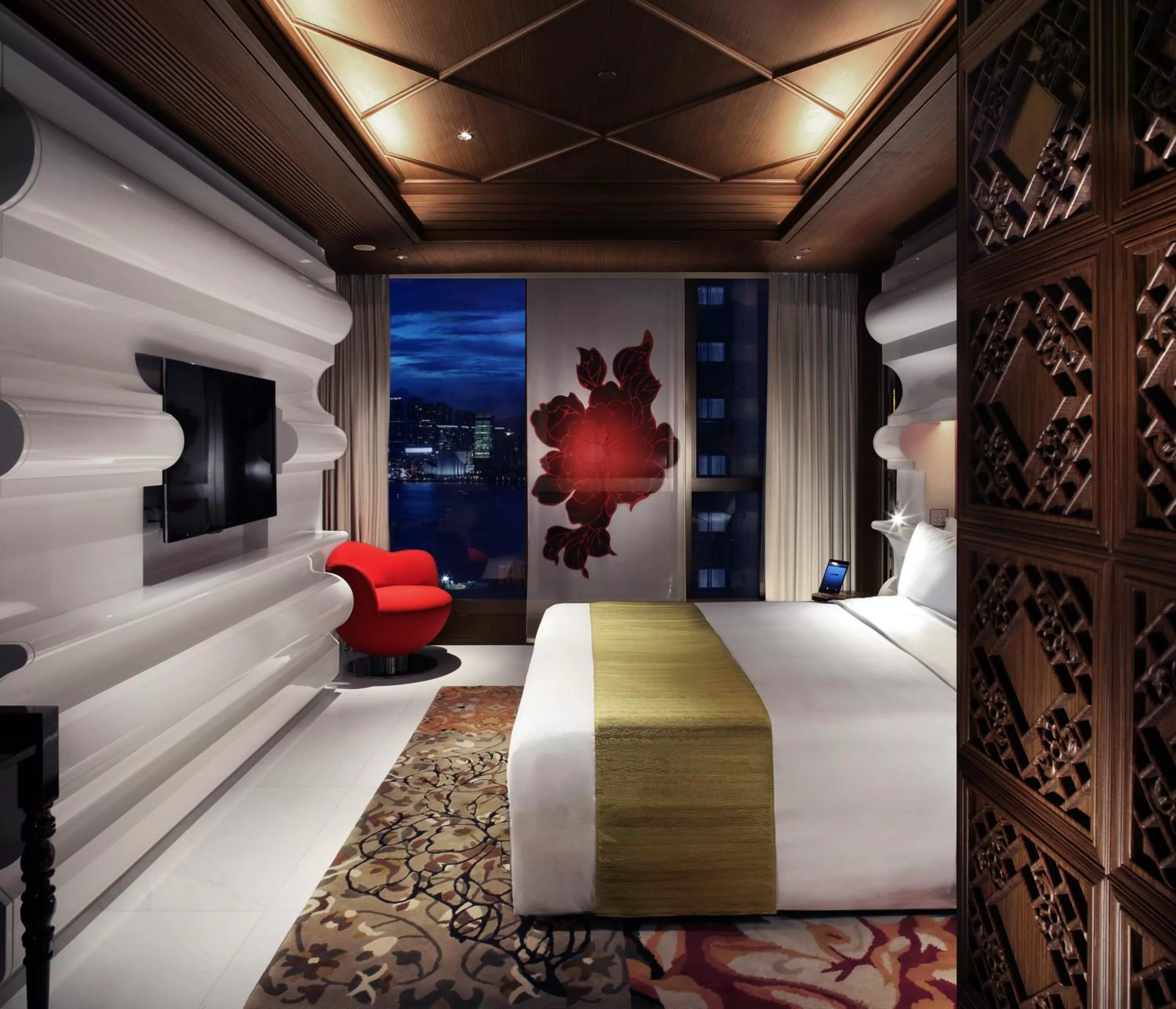 Photo of the whole room, Bed in Mira Moon