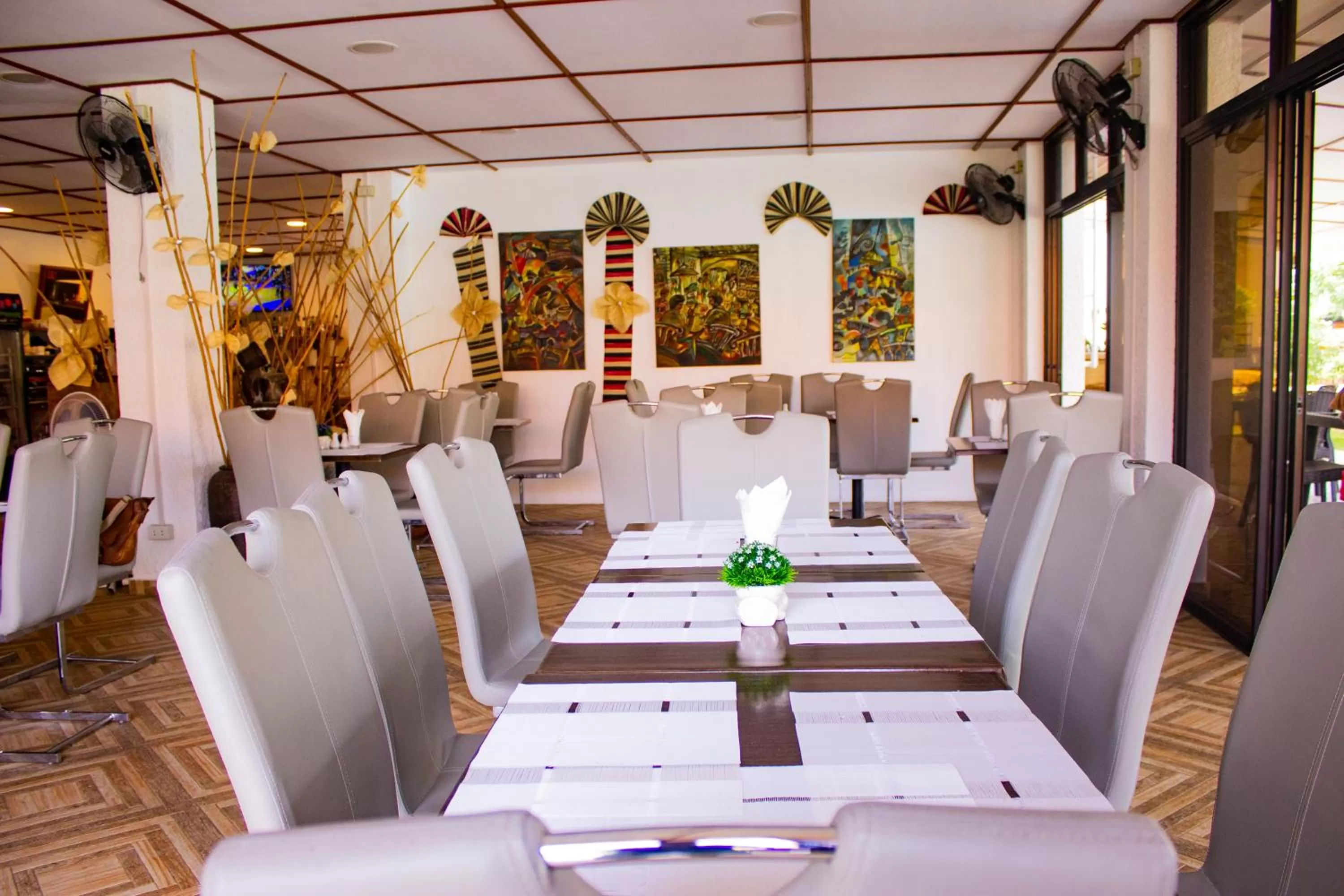 Restaurant/Places to Eat in Jugalis Hotel and Restaurant