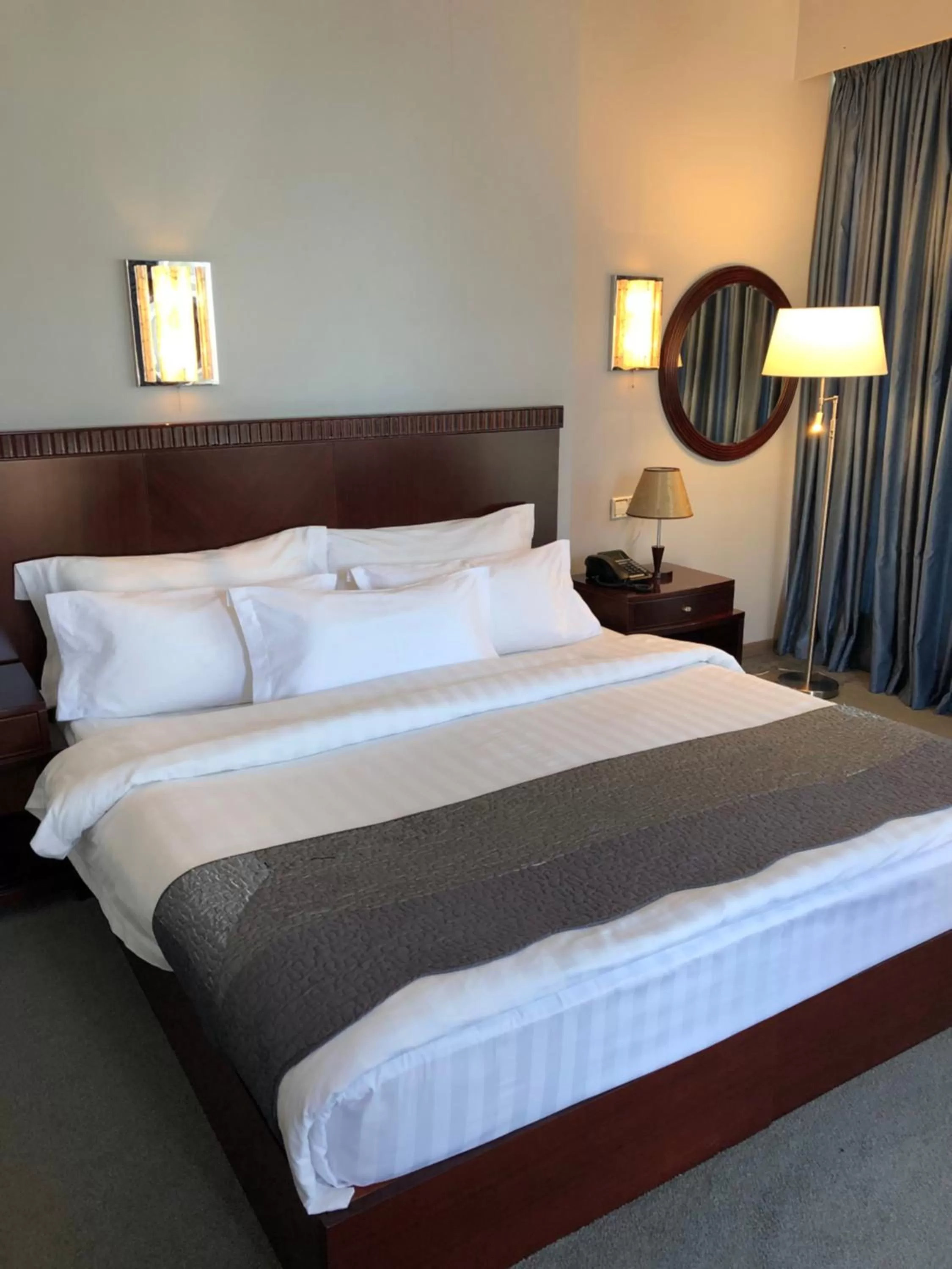 City view, Bed in Hotel Aisi