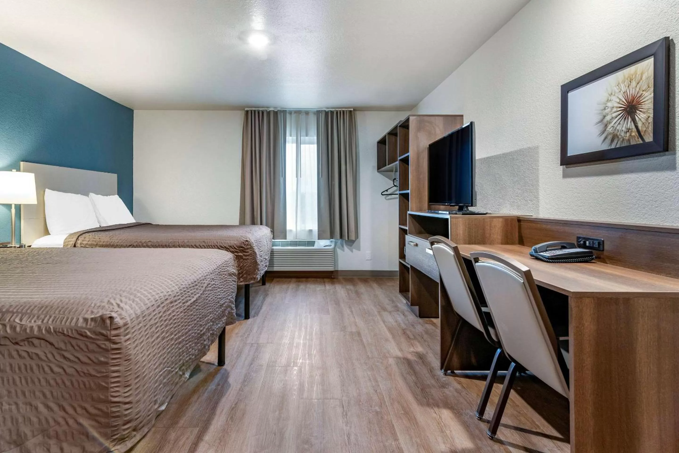 Photo of the whole room, Bed in WoodSpring Suites Brunswick