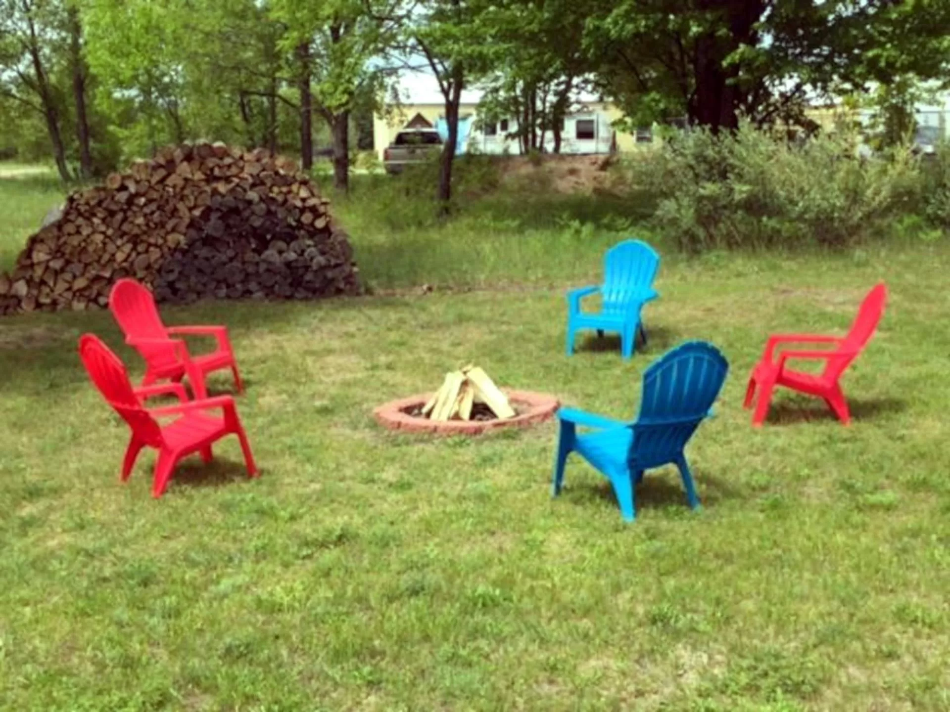 Patio, Garden in The Kingsley Motel