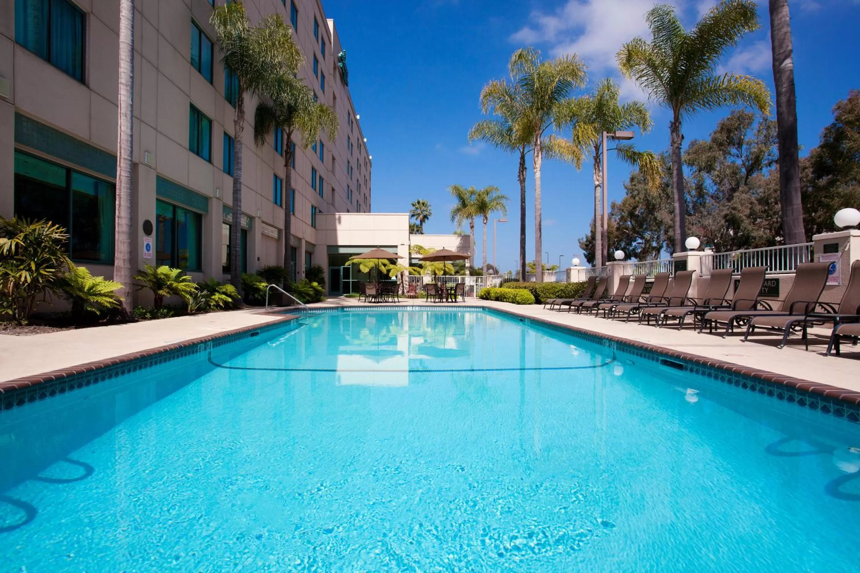 Swimming pool in Country Inn & Suites by Radisson, San Diego North, CA