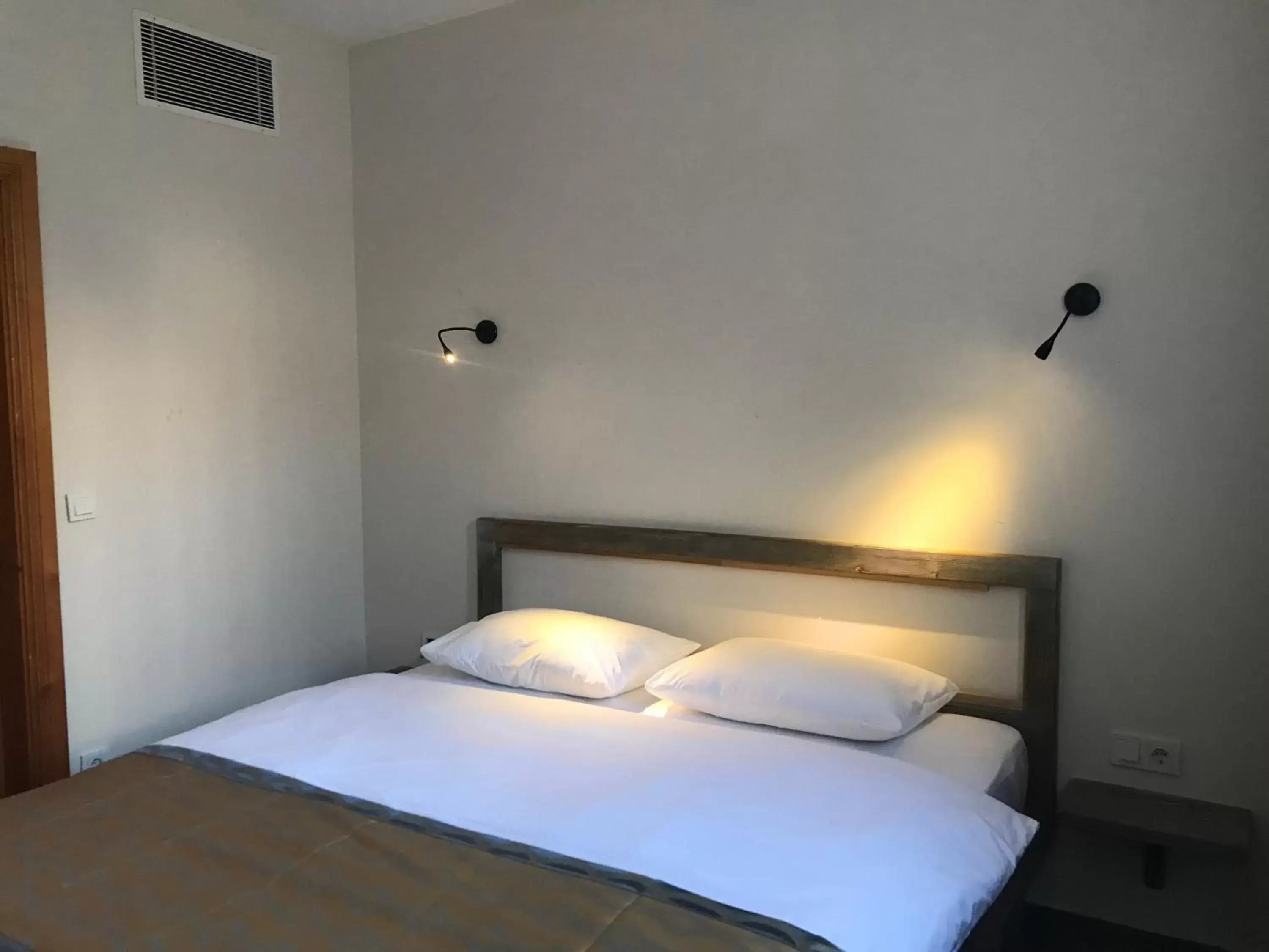 Queen Room with Garden View in Green Mansion Queen Room with Garden View in Green Mansion