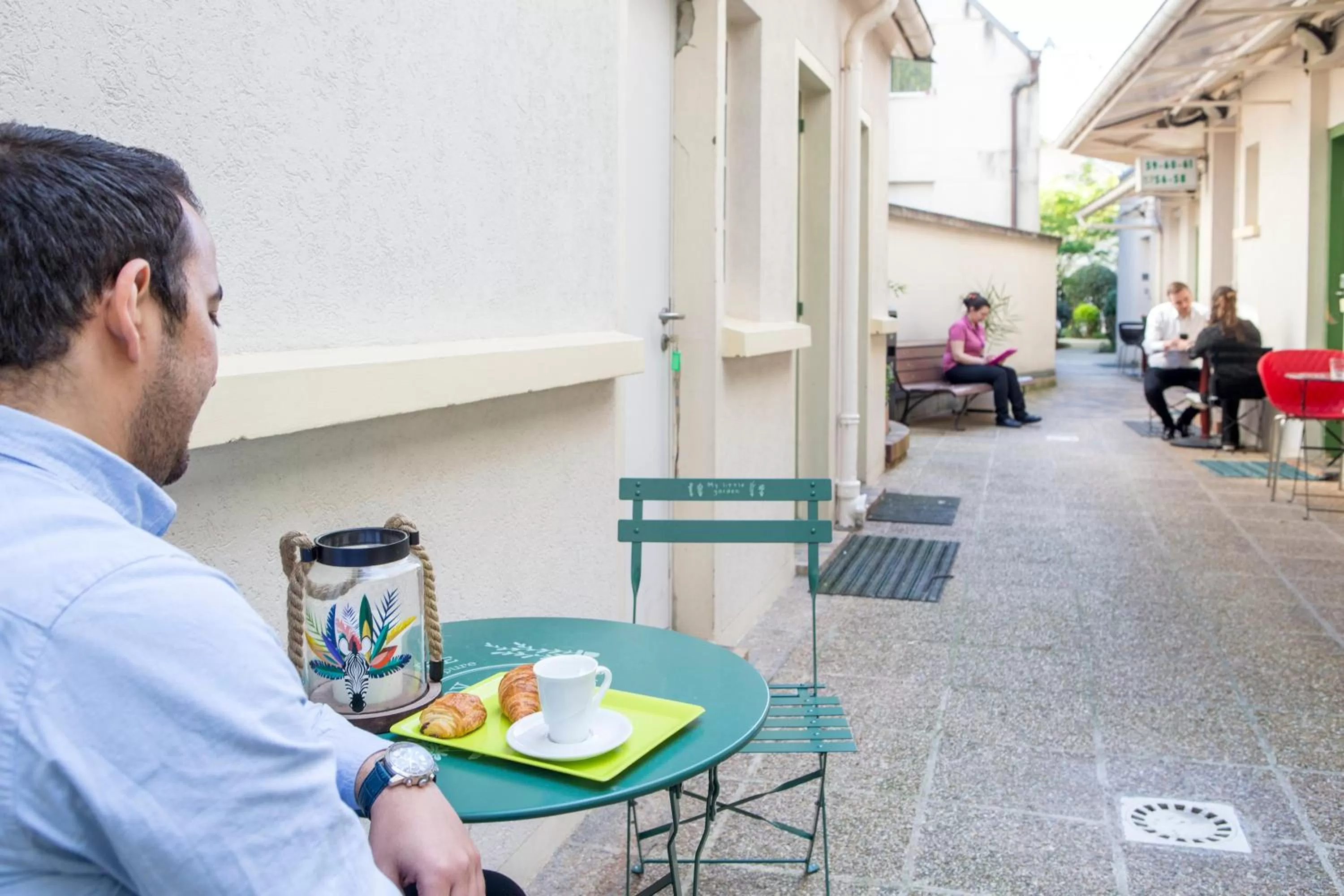 People in HOTEL DE PARIS MONTPARNASSE