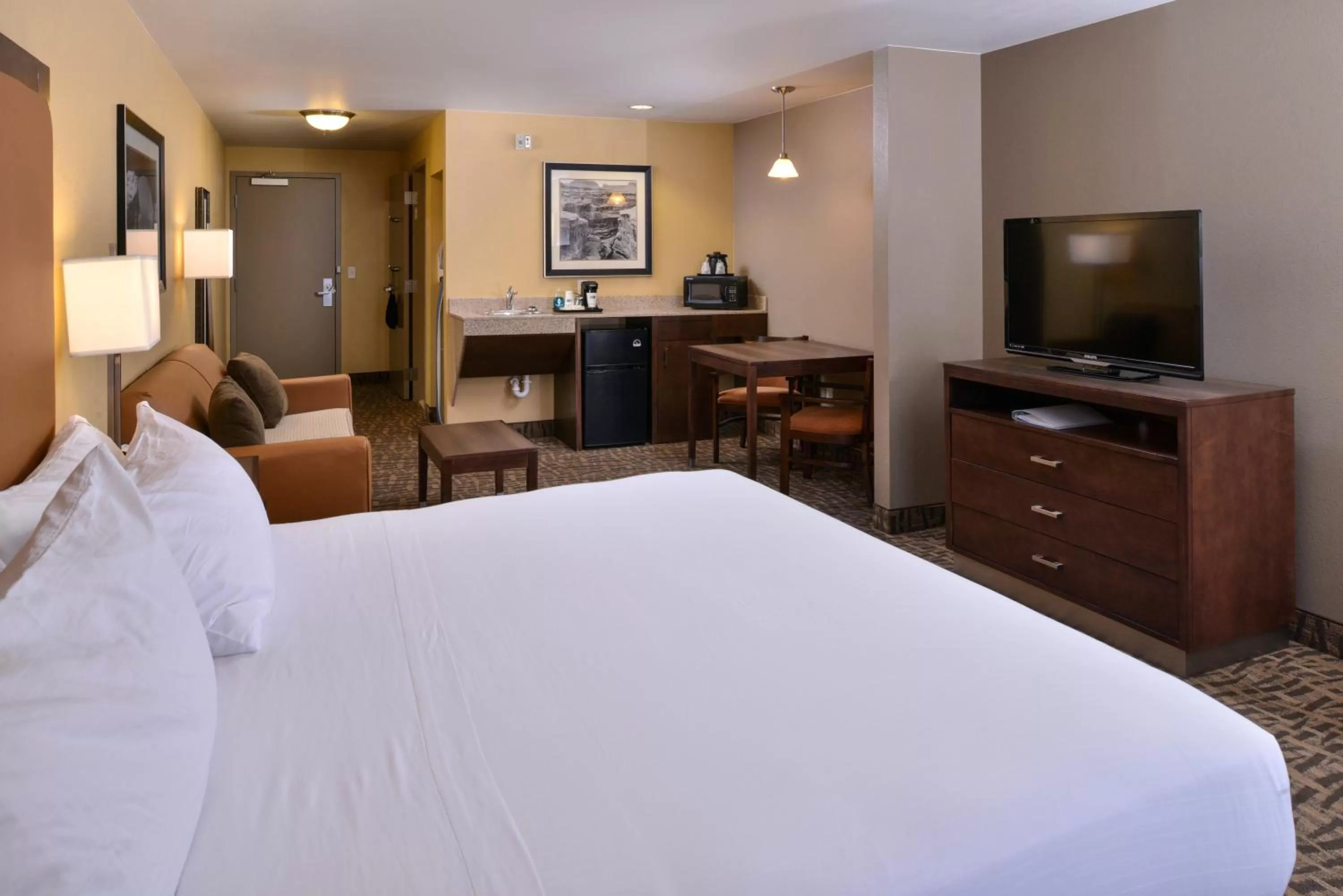 Bedroom, Bed in Holiday Inn Express & Suites Page - Lake Powell Area by IHG