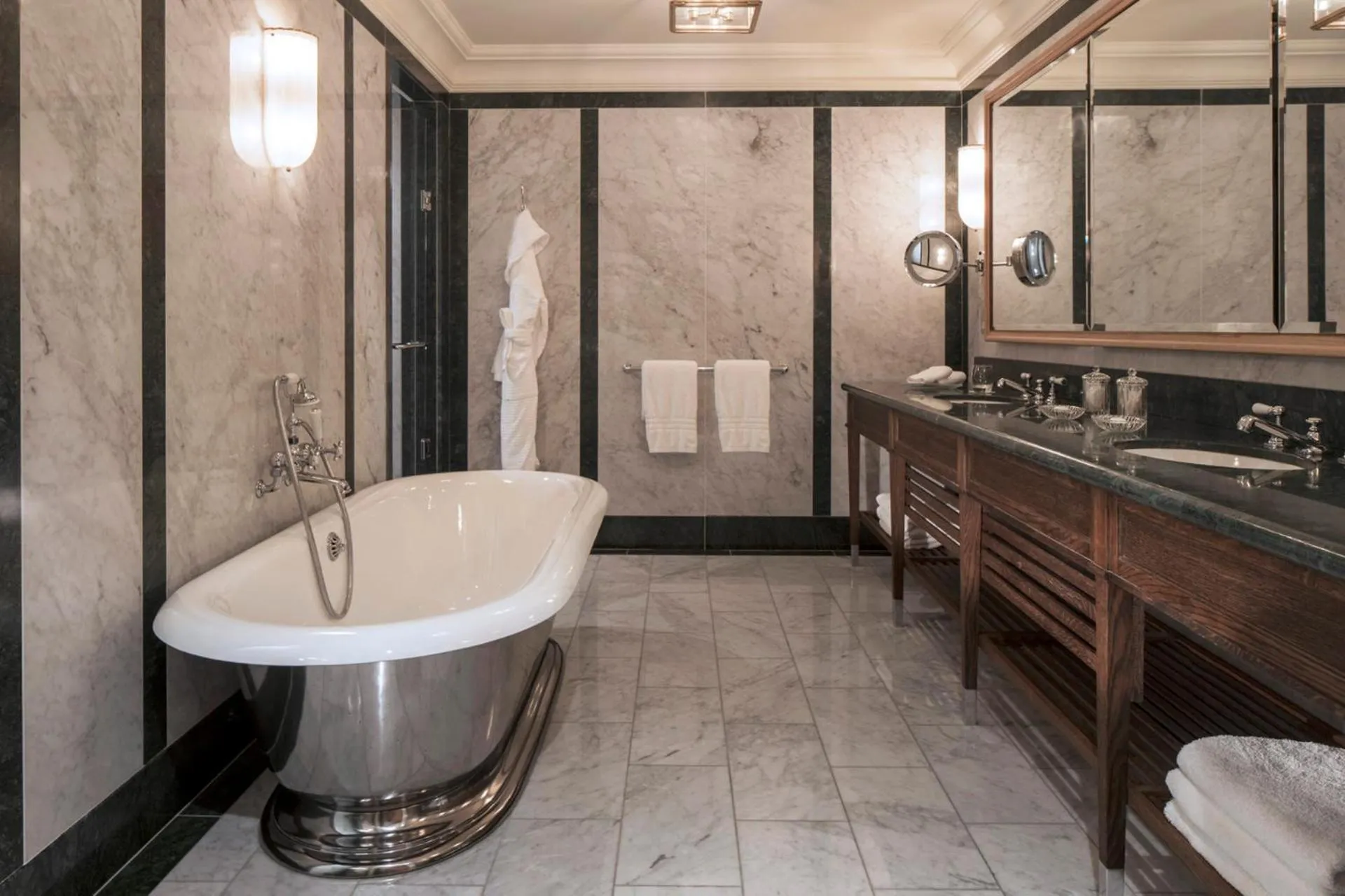 Bathroom in Four Seasons Hotel Hampshire