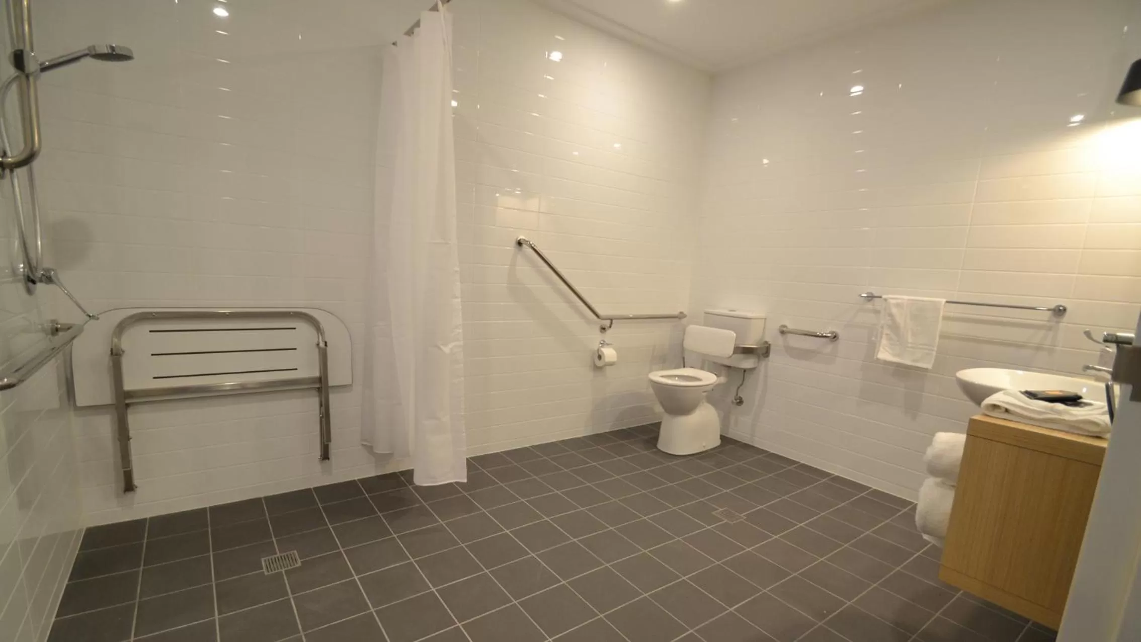Facility for disabled guests in The Astor Suites