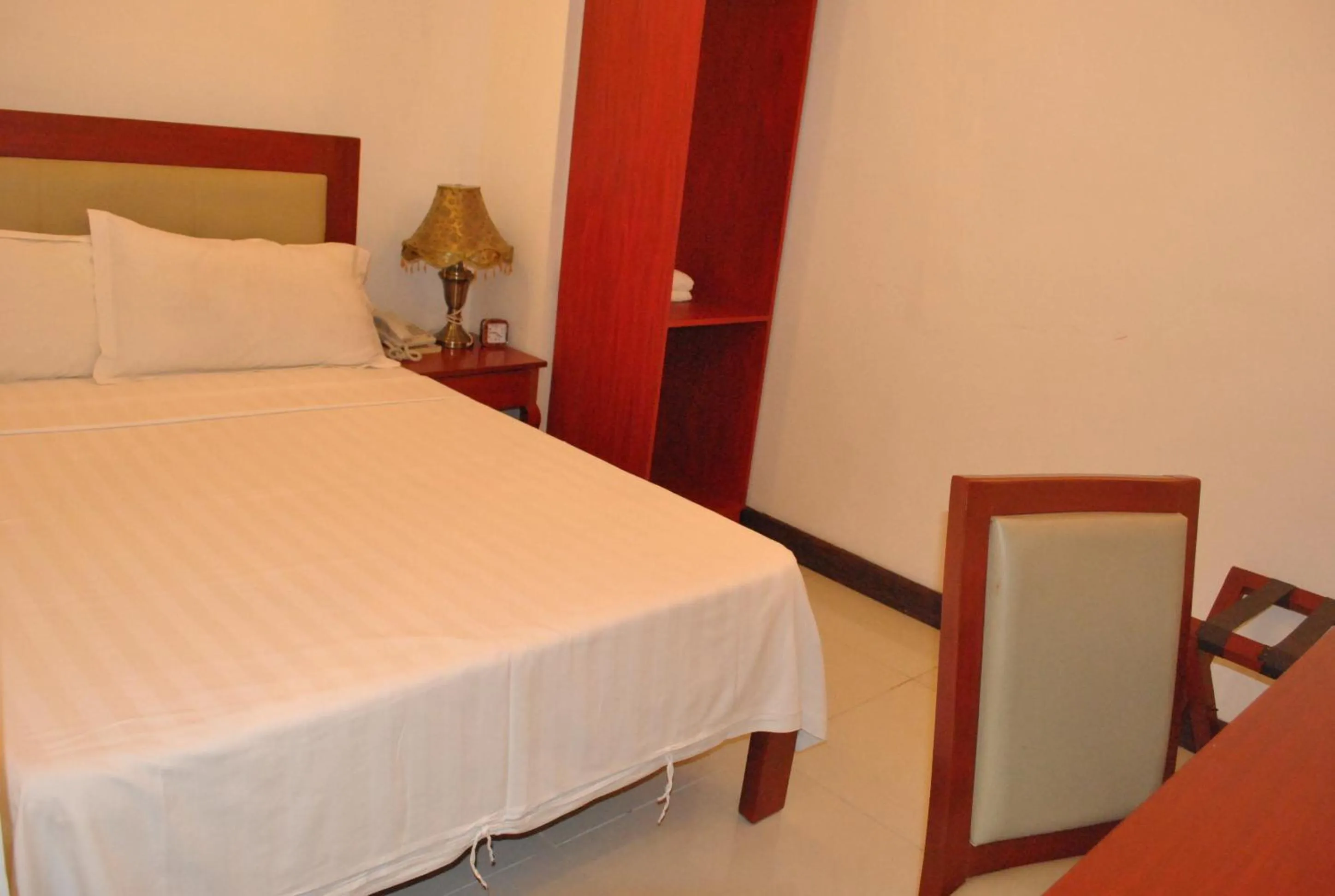 Photo of the whole room, Bed in Dragon Home Inn