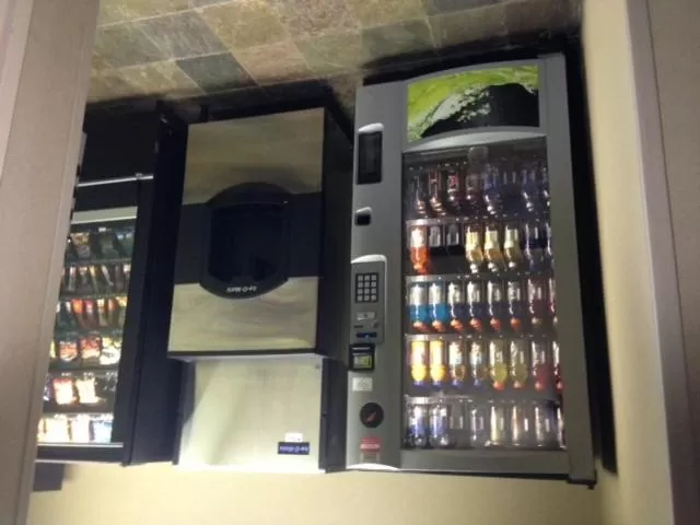 On-site shops in C'mon Inn & Suites Fargo