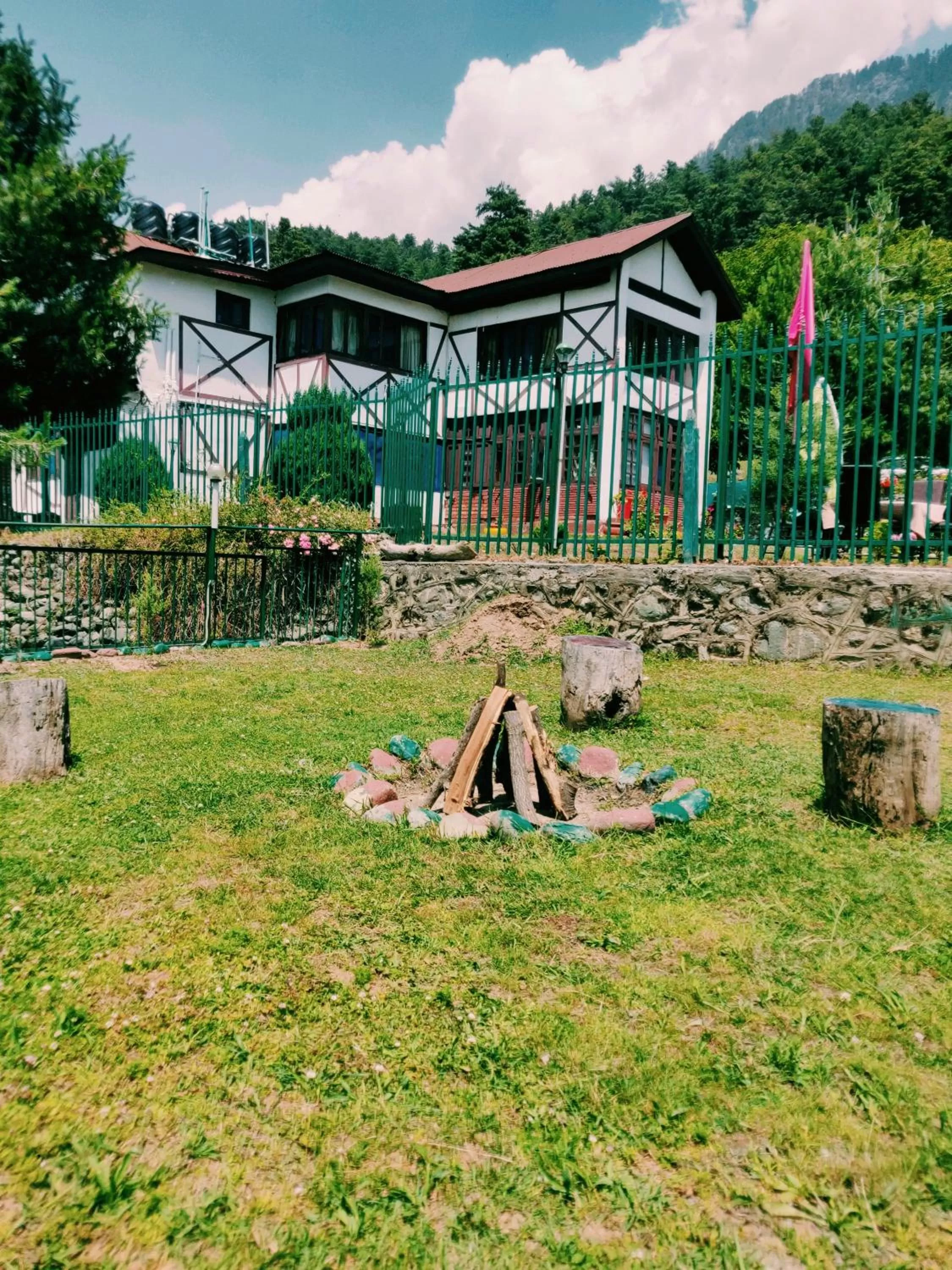 BBQ facilities in Walisons Peace Resort