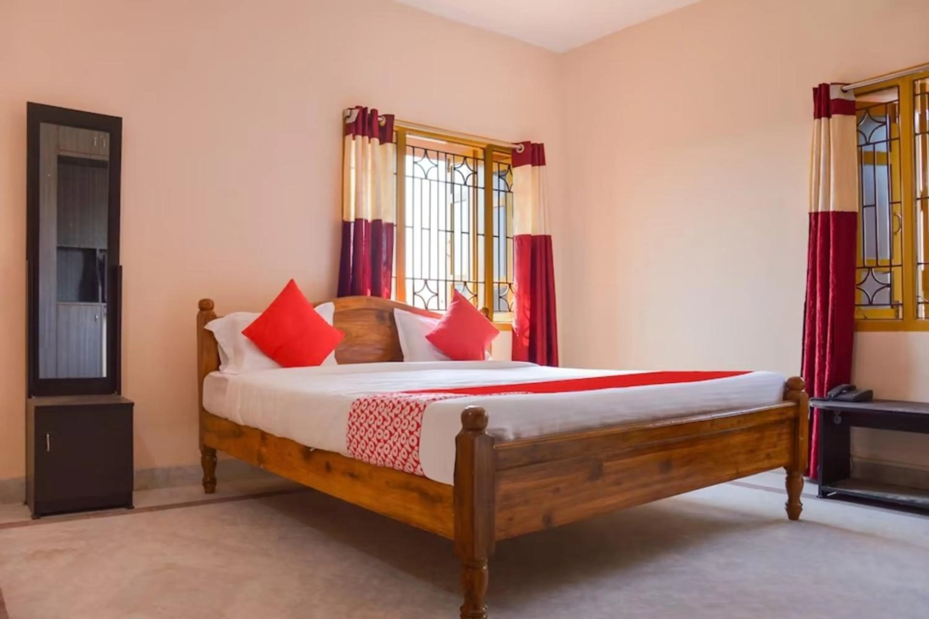 Bed in Goroomgo Caroline Homestay Bhubaneswar