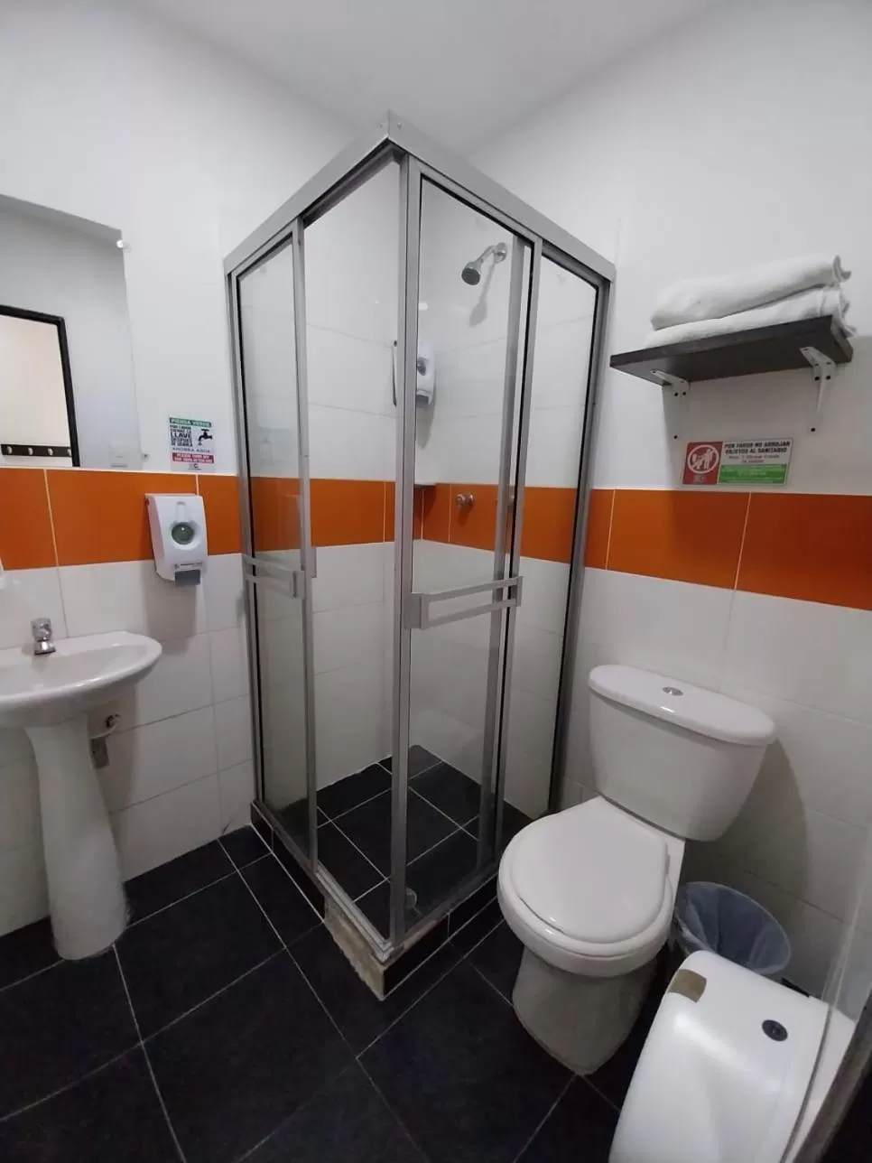 Bathroom in HOTEL COLOURS Cali