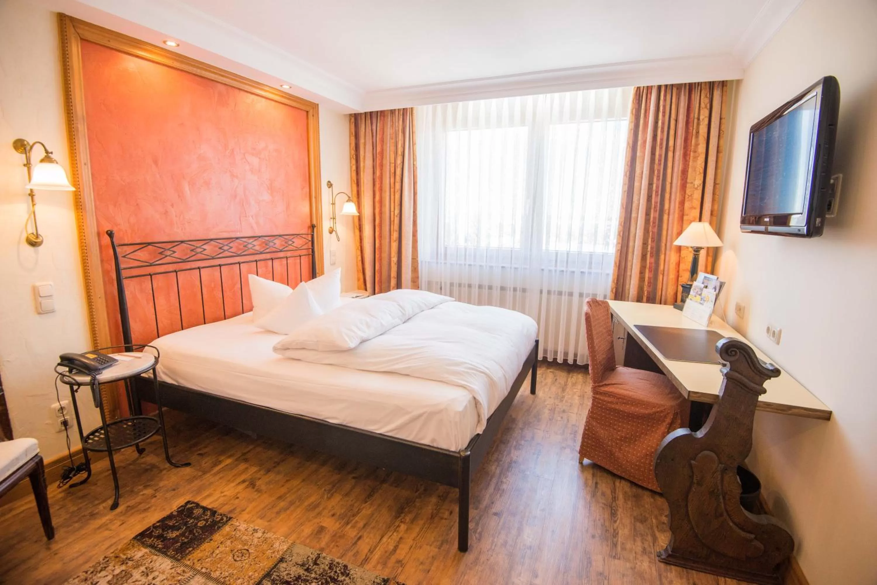 Photo of the whole room, Bed in Ringhotel Alpenhof - Patchworkhotel