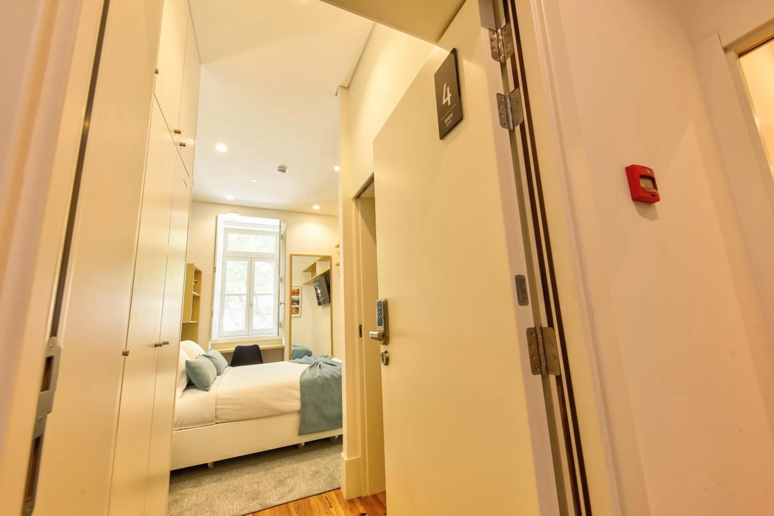 Photo of the whole room, Bed in Avenue Garden