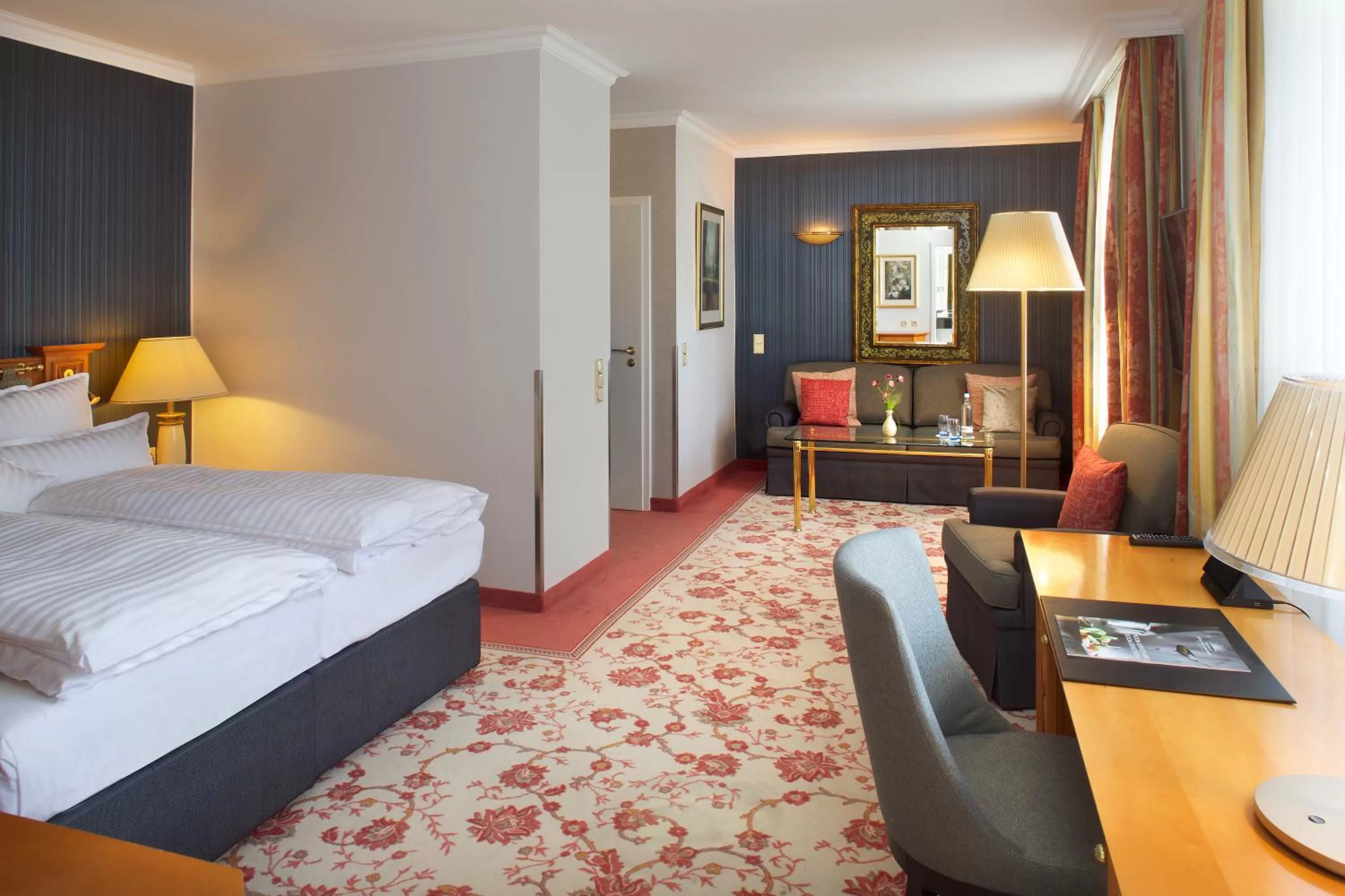 Bedroom, Bed in Steigenberger Hotel Der Sonnenhof