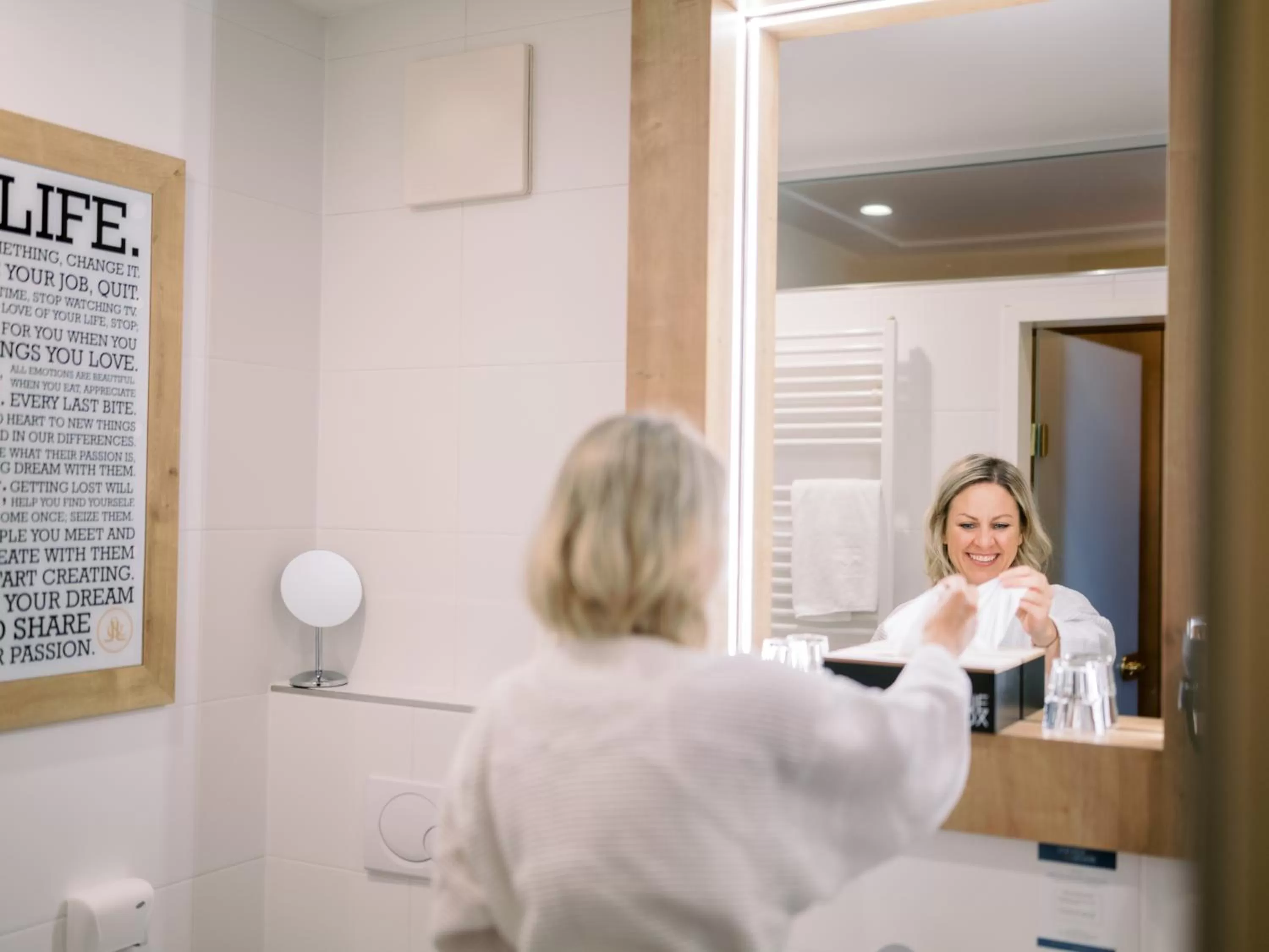 Hotel Locker & Legere