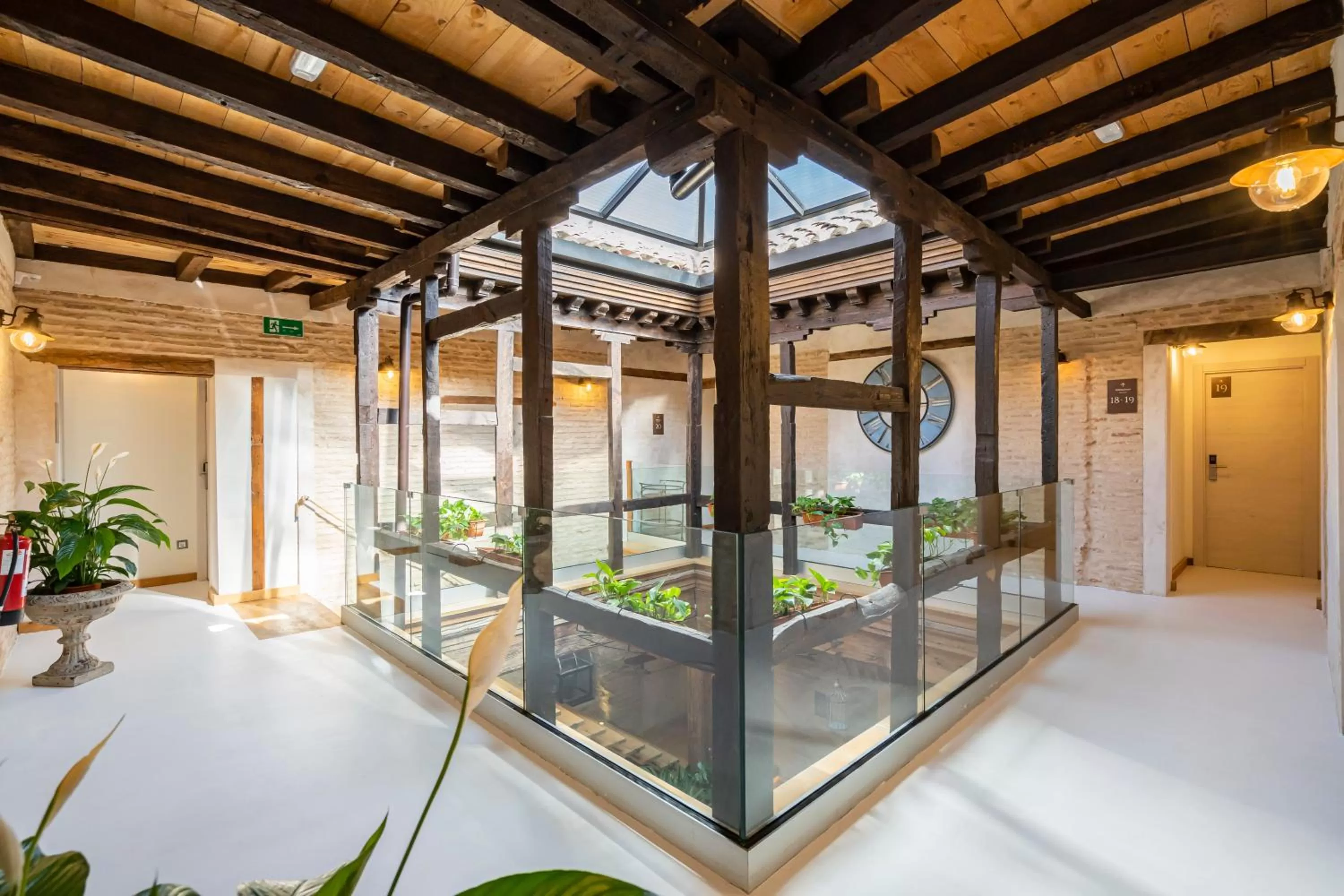 Property building in Dobo Azacanes Hostal