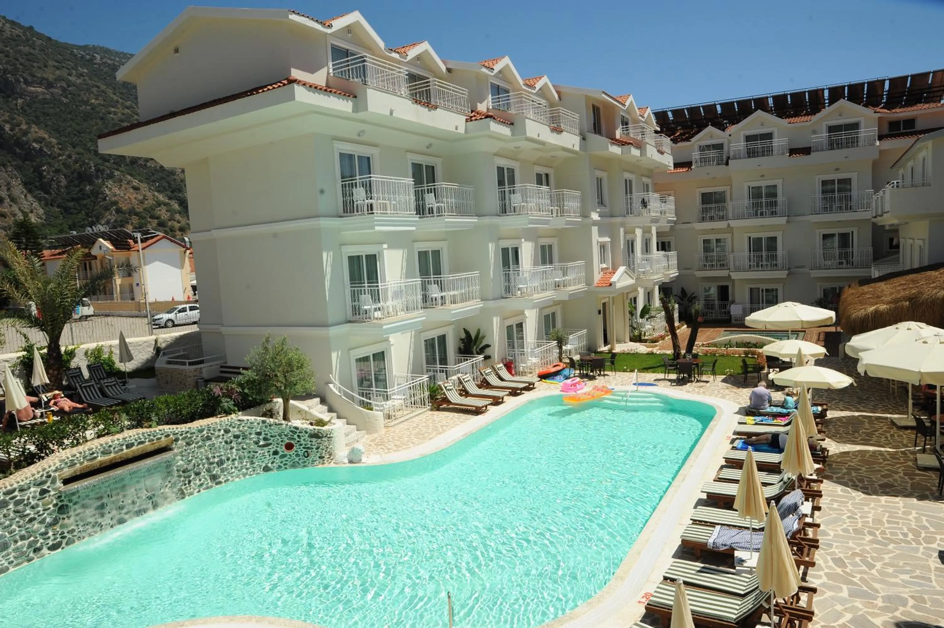 Day in Montebello Deluxe Hotel