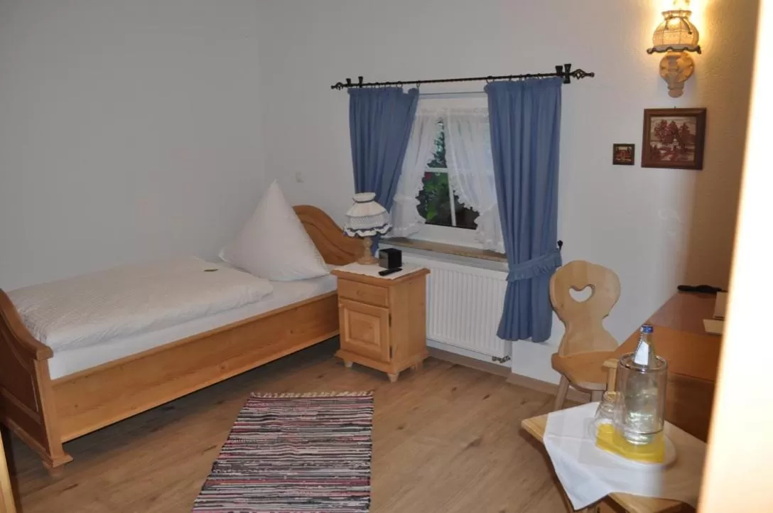 Bed in Hotel & Restaurant Bei Hölzchen