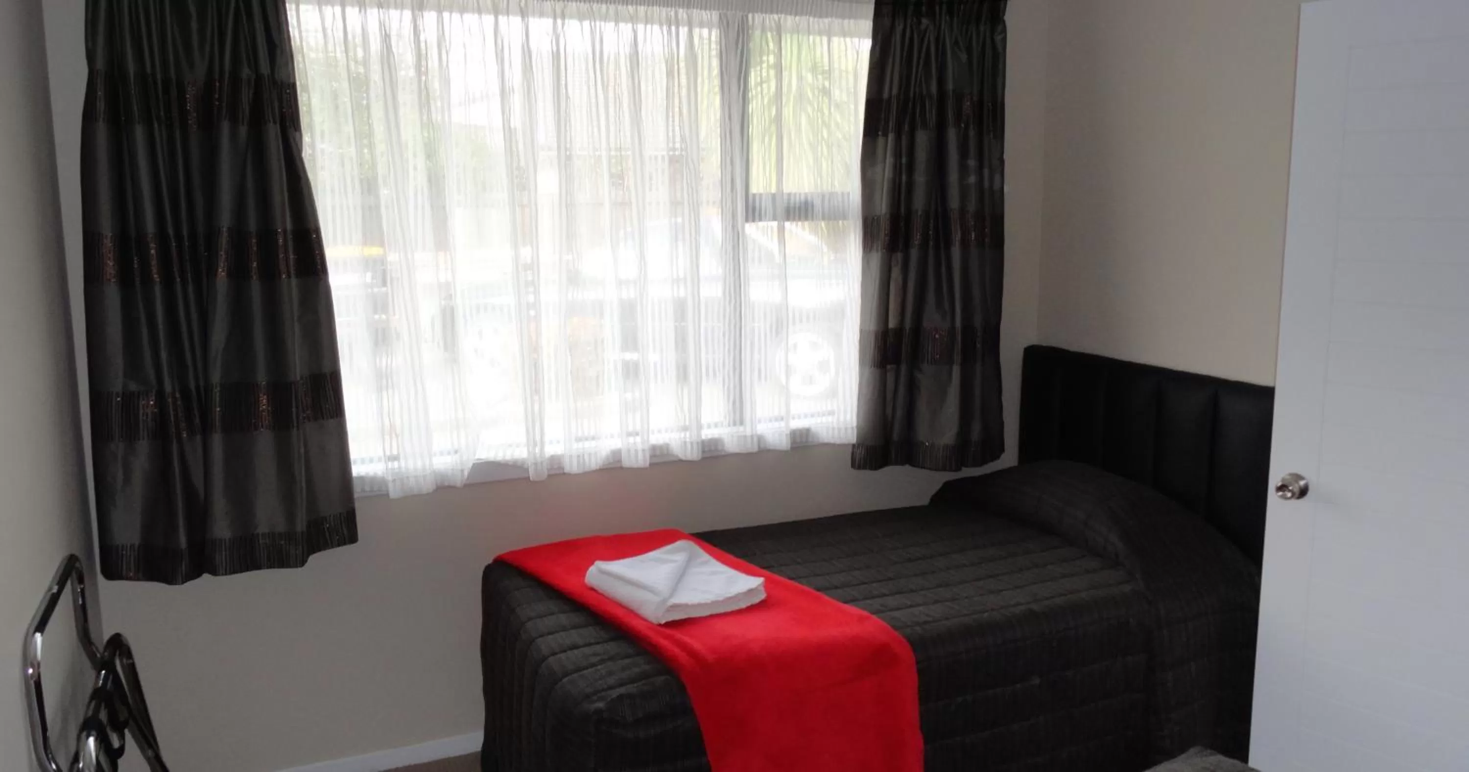 Bed in Aarburg Airport Motel