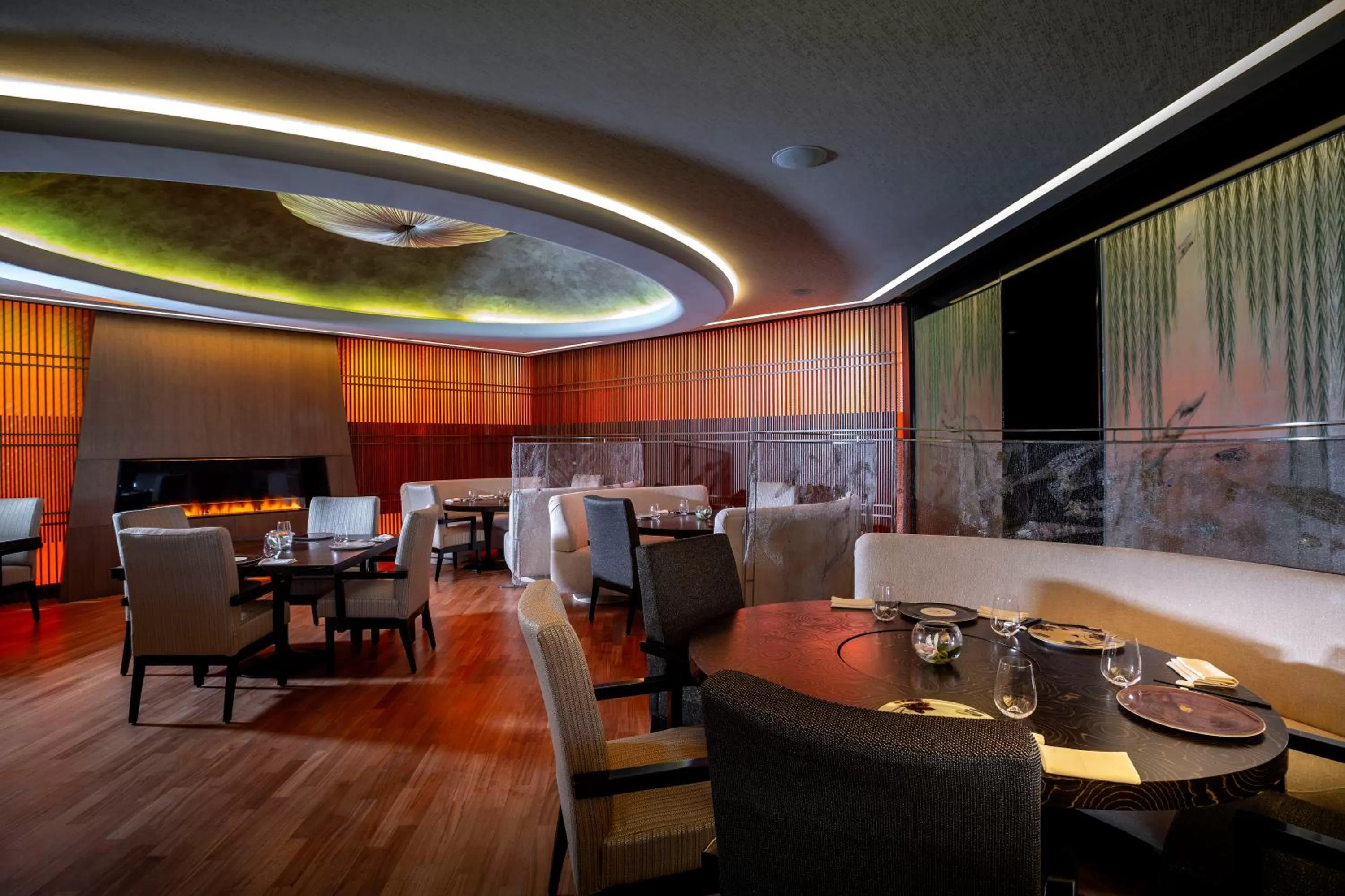 Restaurant/places to eat in Four Seasons Hotel