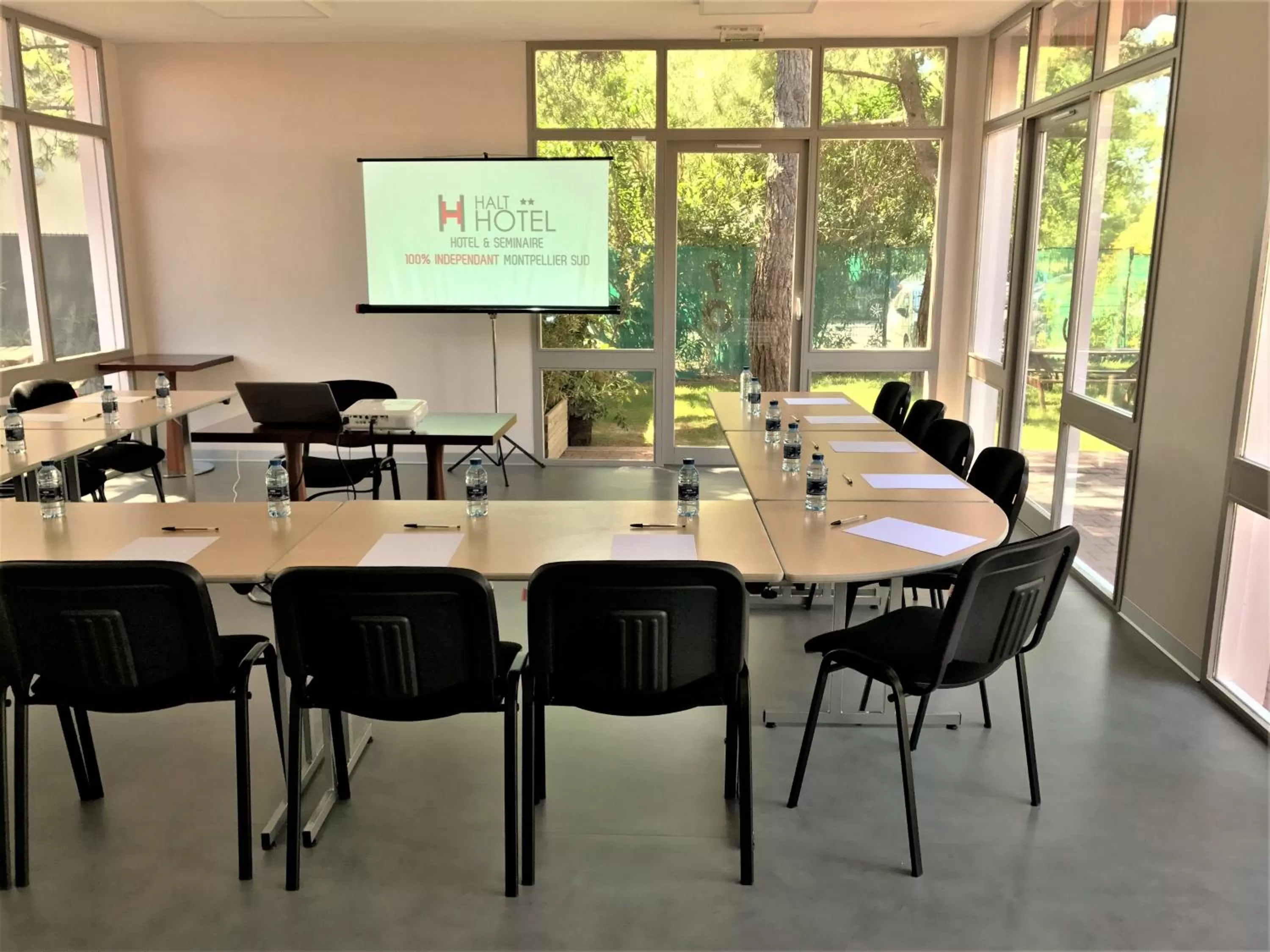 Meeting/conference room in HALT HOTEL - Choisissez l'Hôtellerie Indépendante