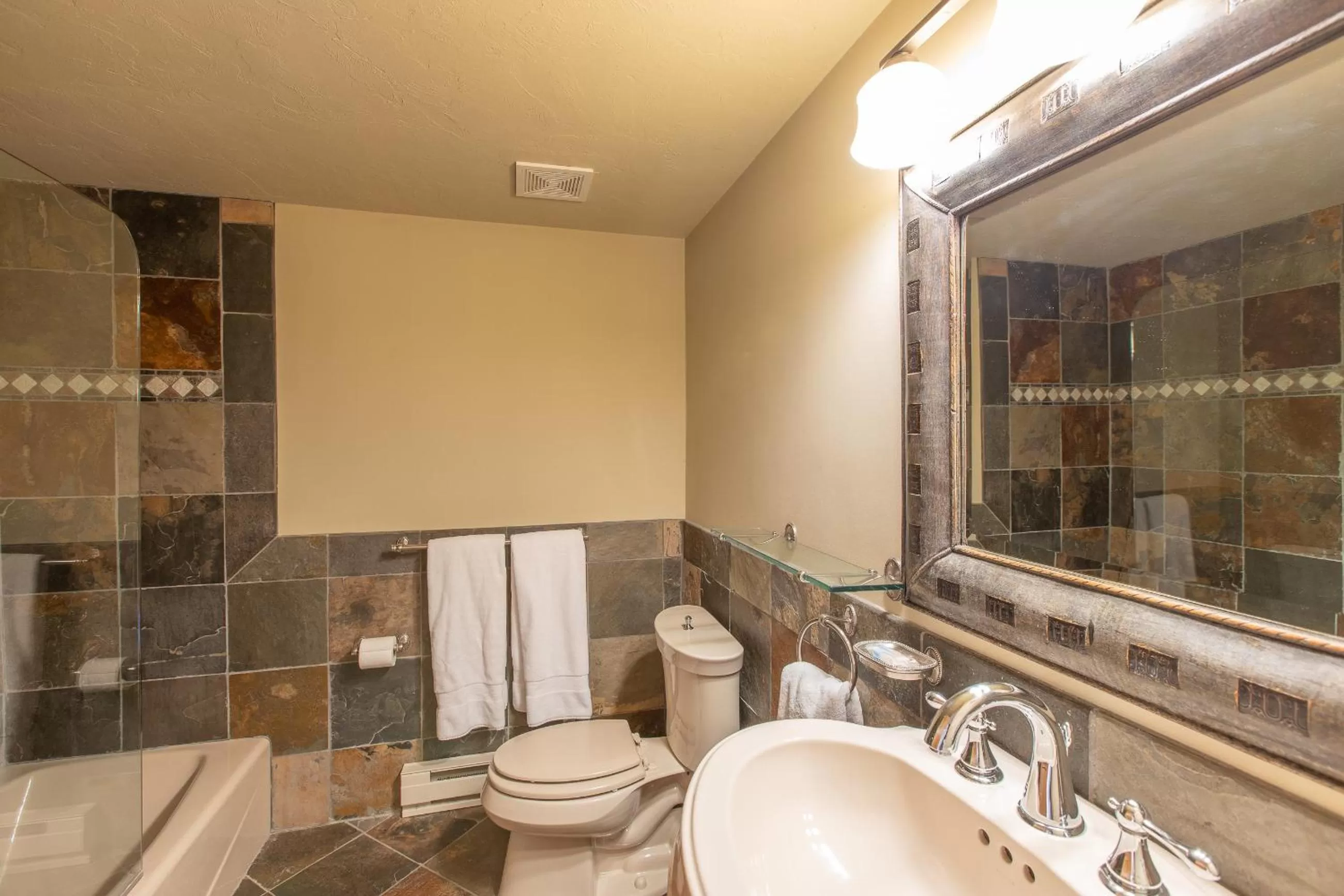 Shower in Nordic Inn