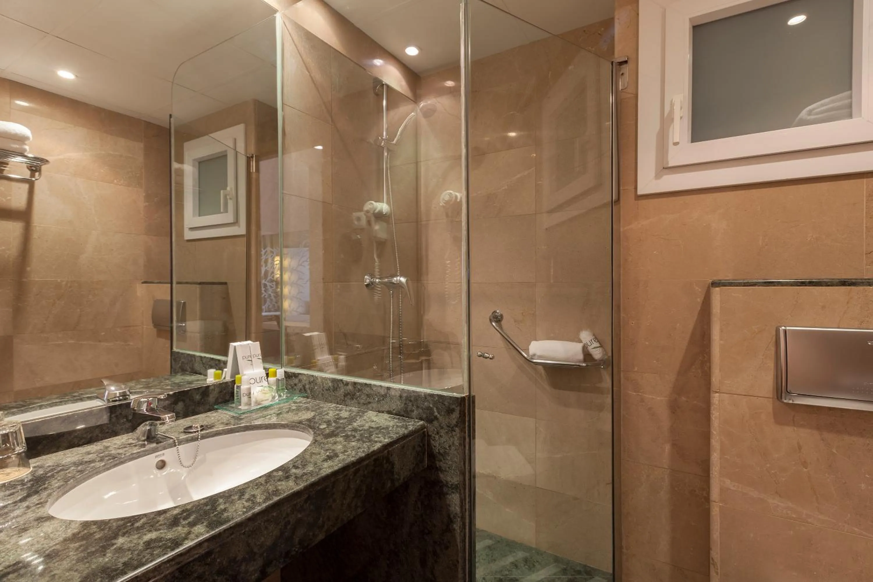 Shower in Canyelles Platja