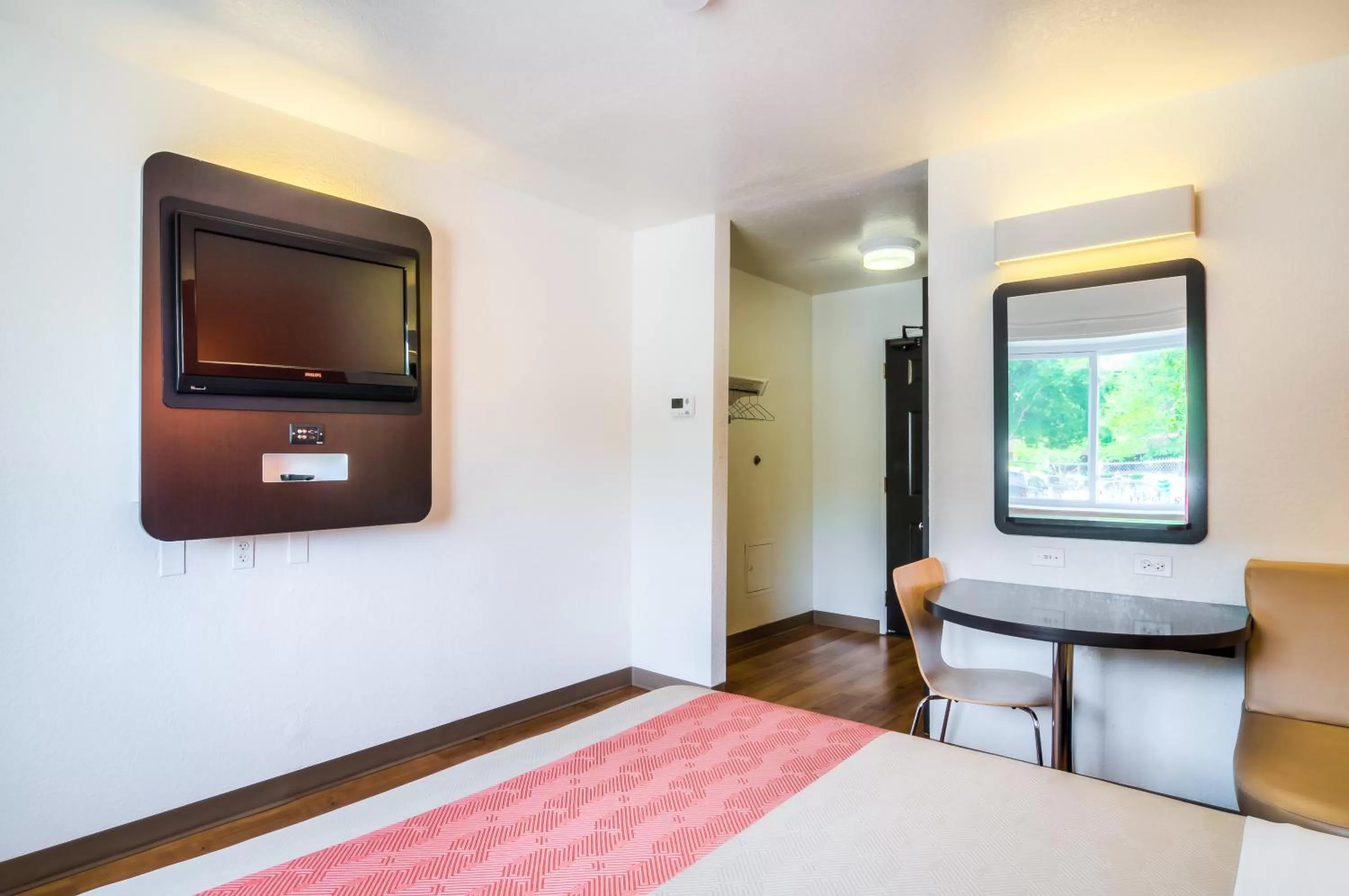 Bedroom, Bed in Motel 6-Arlington Heights, IL - Chicago North Central