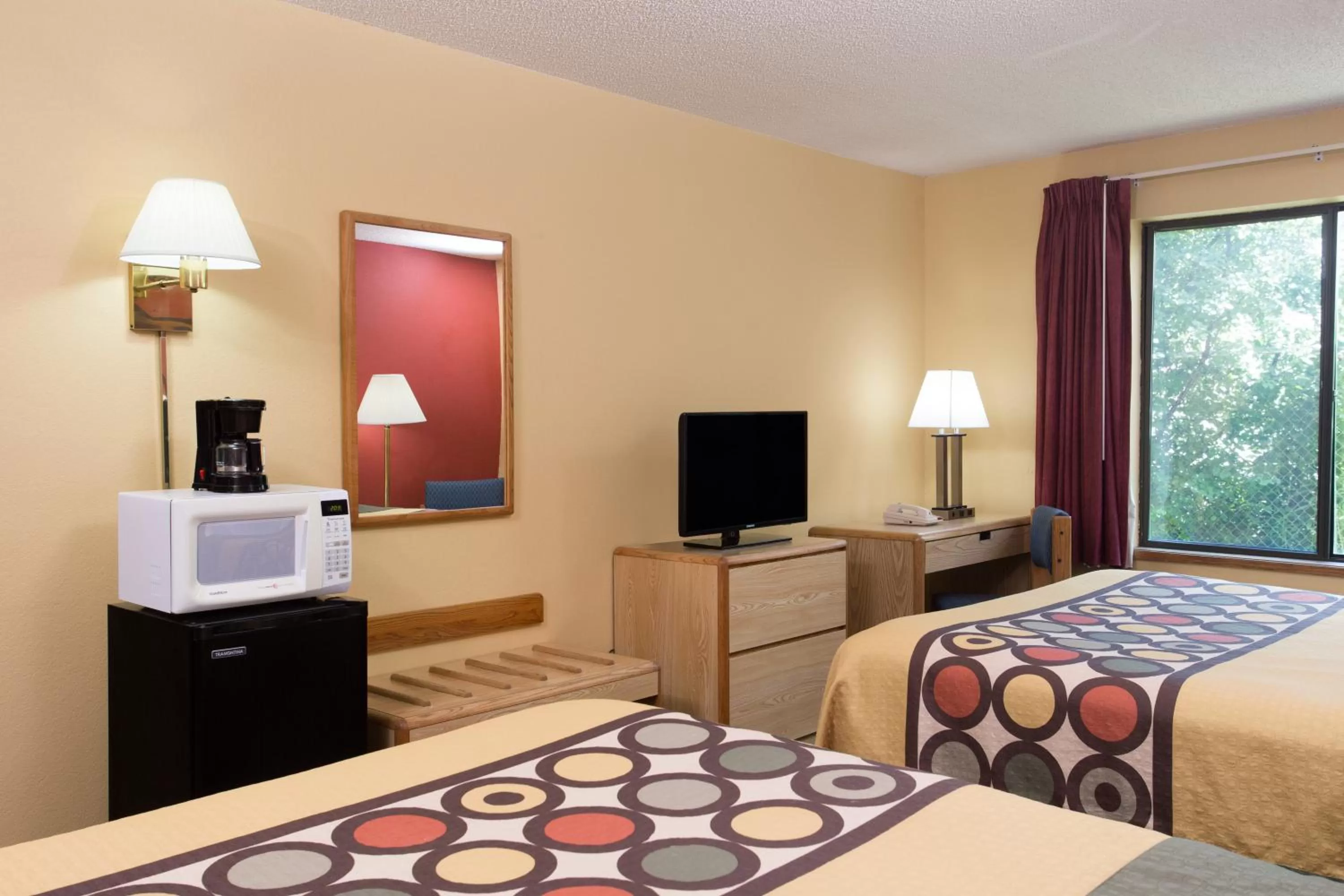 Photo of the whole room, Bed in Super 8 by Wyndham Appleton