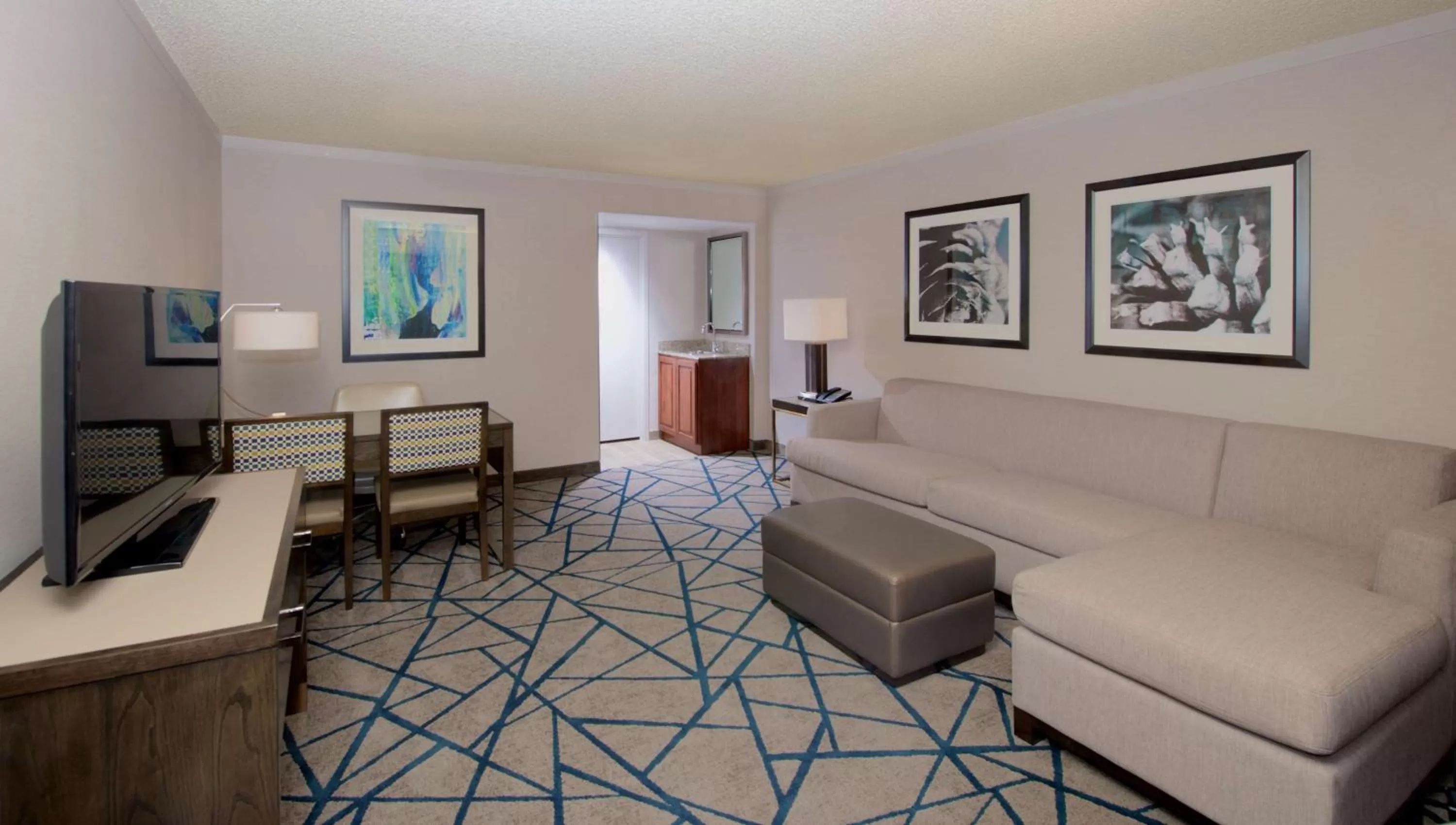 Living room in Embassy Suites by Hilton Portland Tigard
