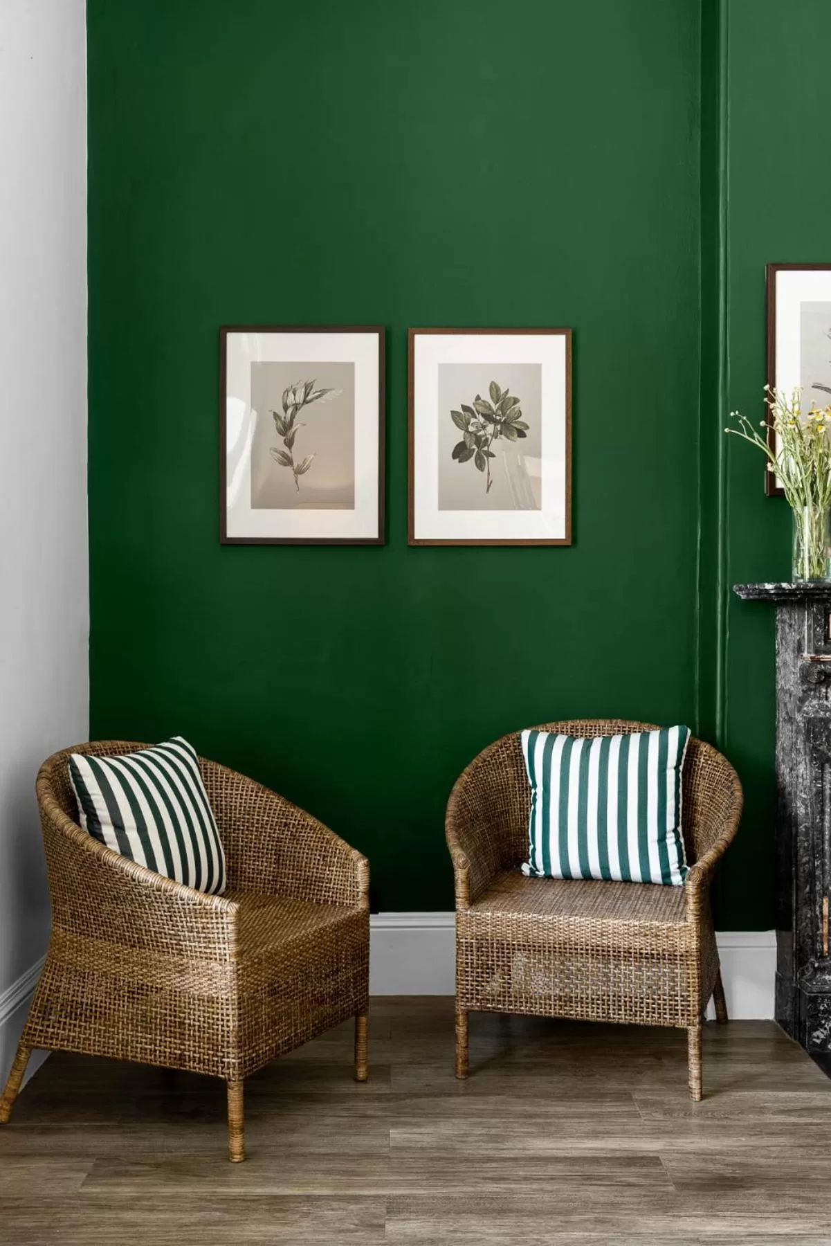 Communal lounge/ TV room in Hotel Challis Potts Point