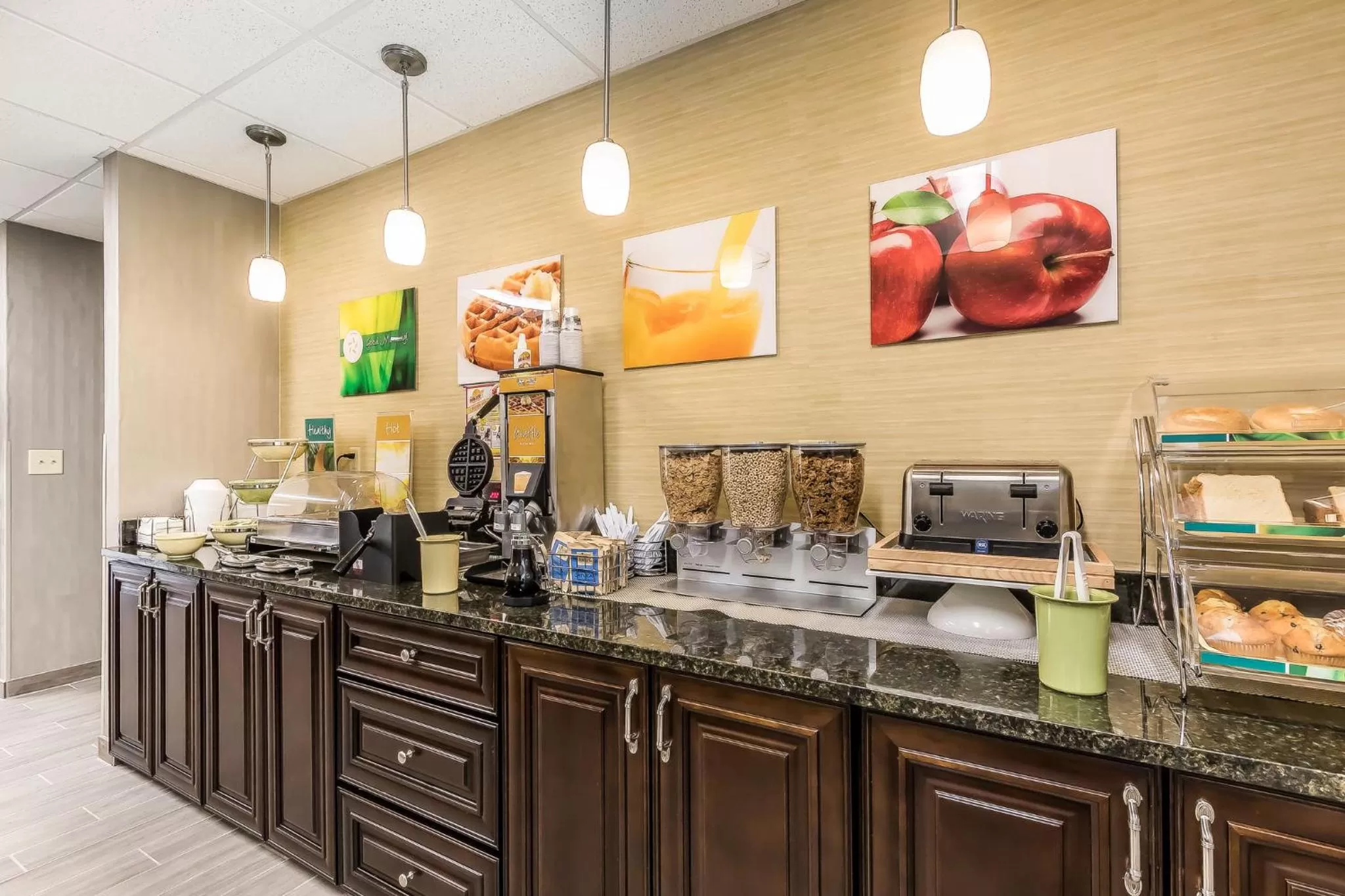 Food and drinks in Quality Inn Pleasant View